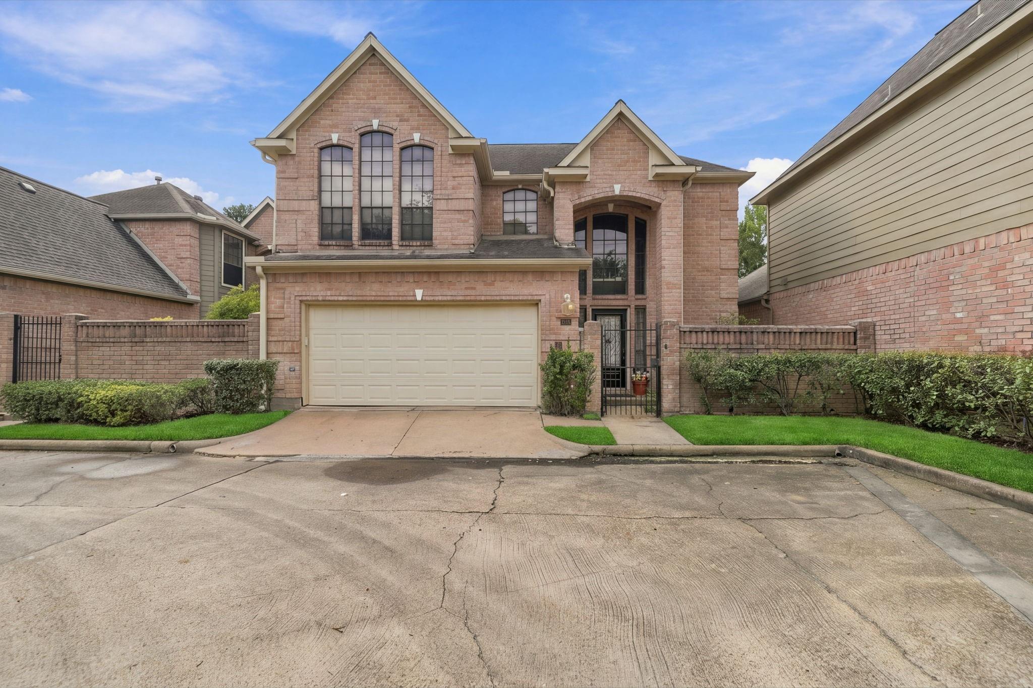 8011 Oakwood Bend Drive — photo