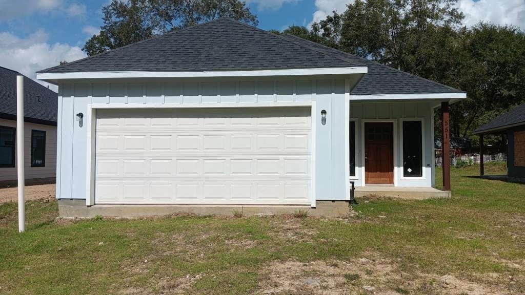 551 White Oak Drive — photo