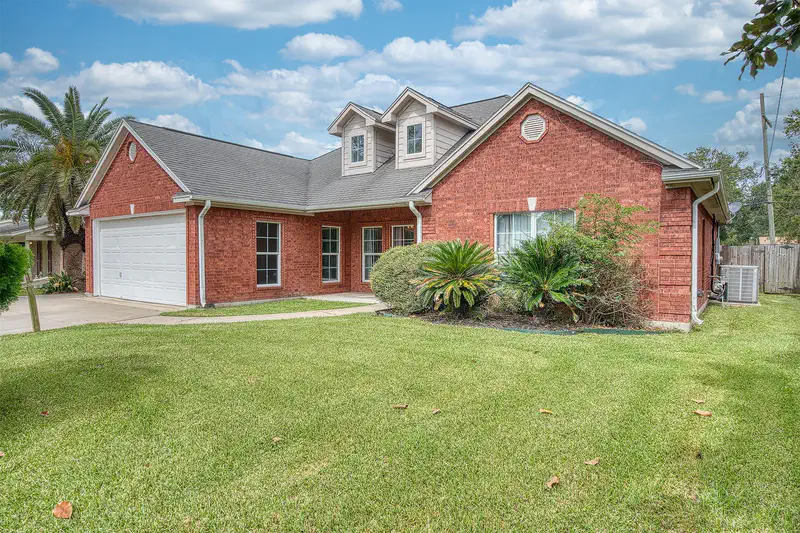 5320 Cambridge Drive — photo