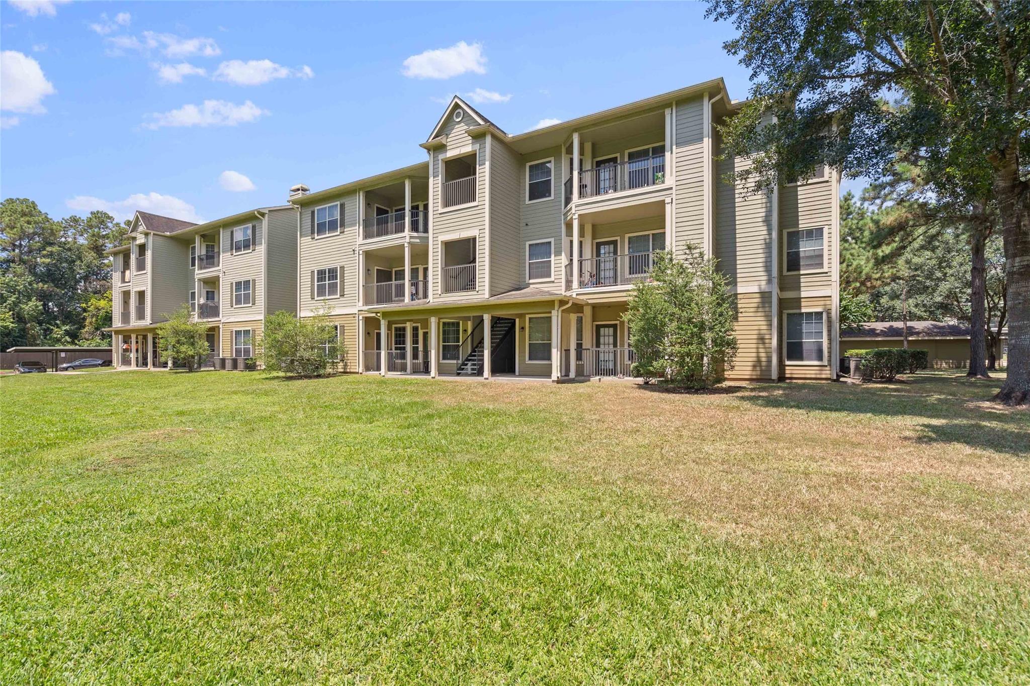 2400-226 Spring Rain Drive — photo