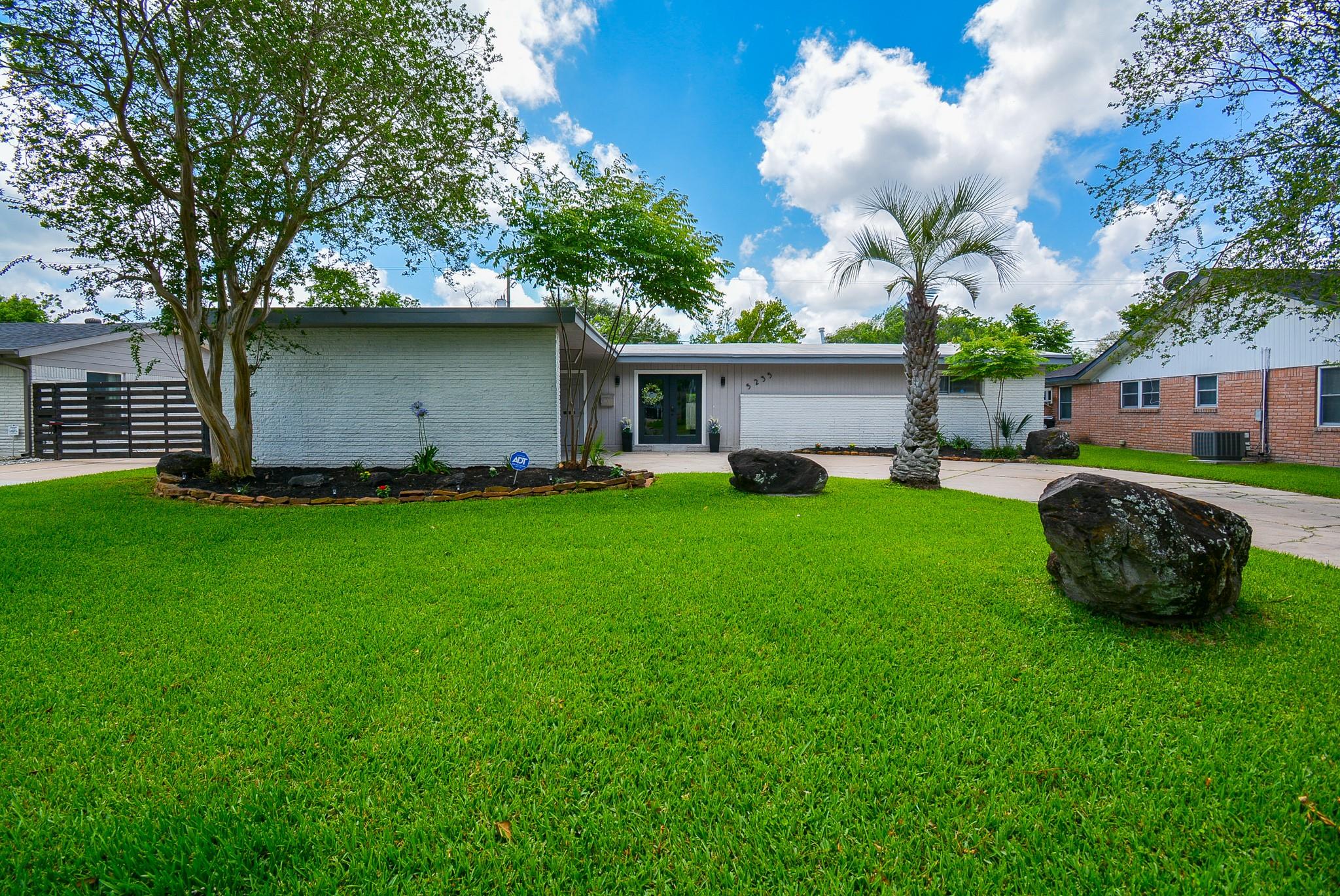 5235 Kingfisher Drive — photo