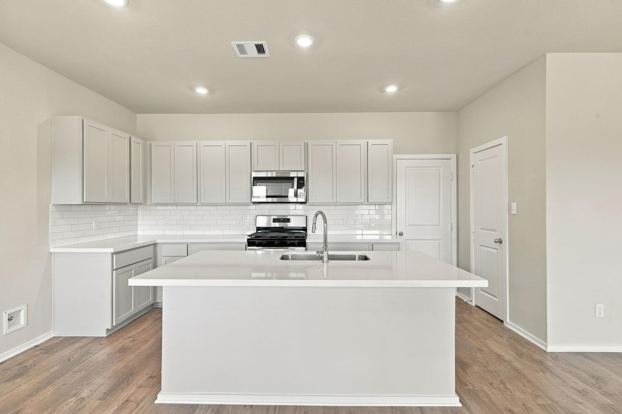 3530 Cardinal Pointe Drive, Angleton, TX 77515 — photo 3
