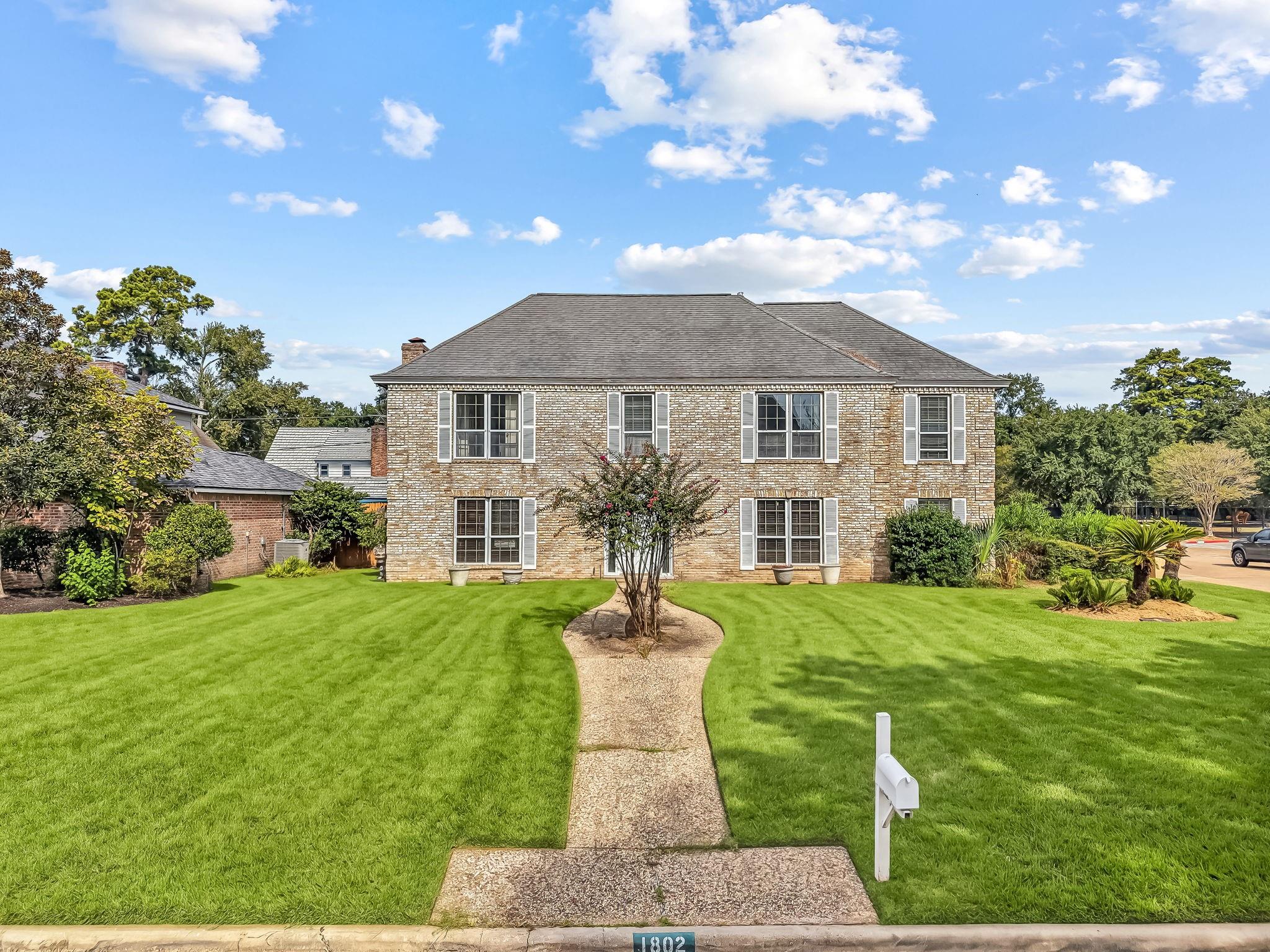 1802 Hamlin Valley Drive — photo