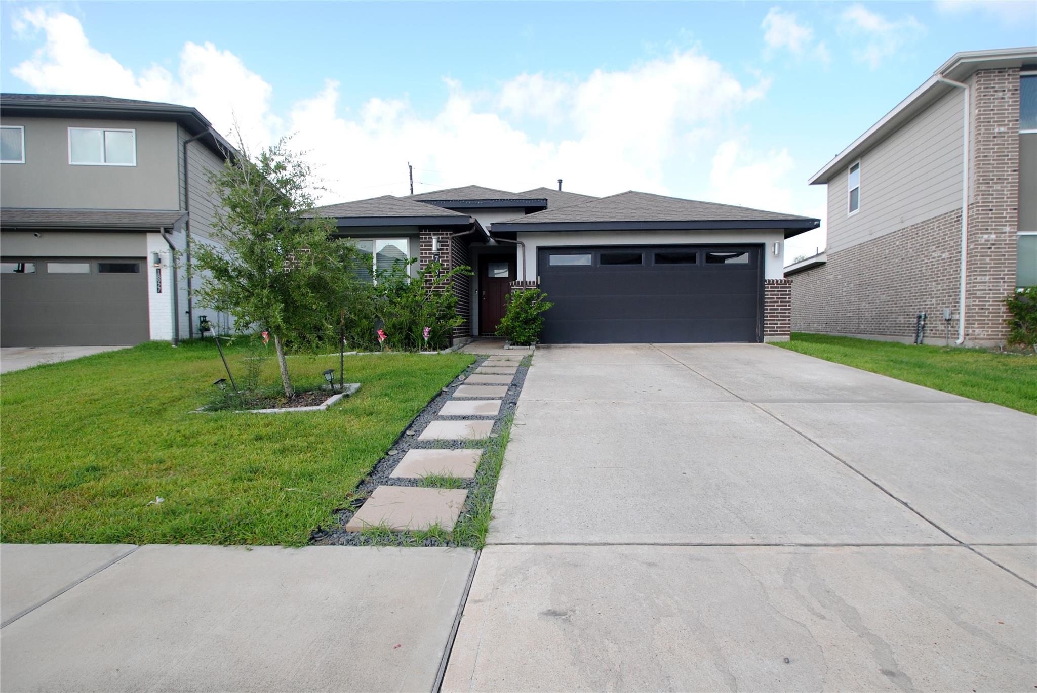 7634 Ramsgate Cliff Lane — photo
