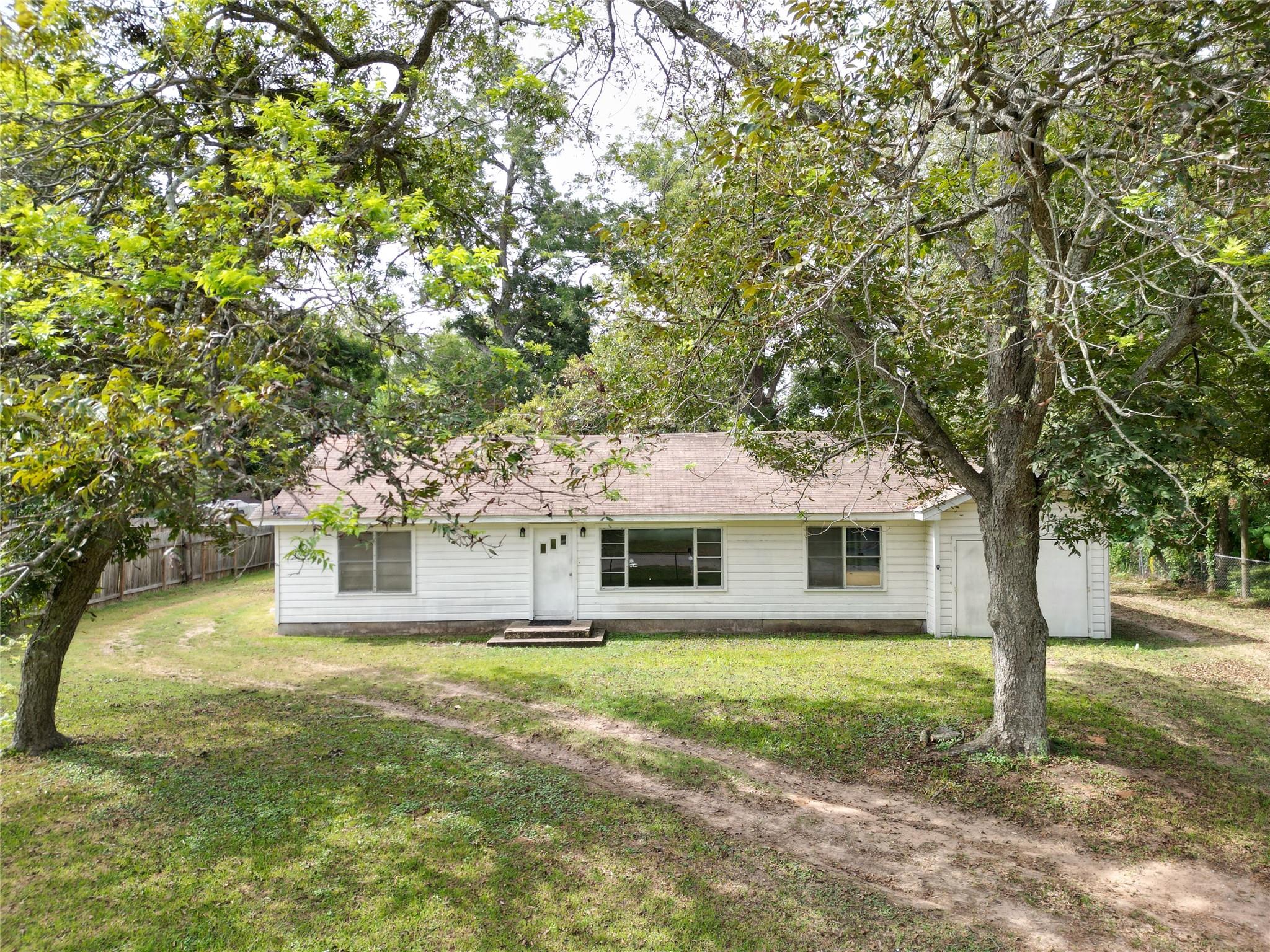602 Riveredge Drive — photo