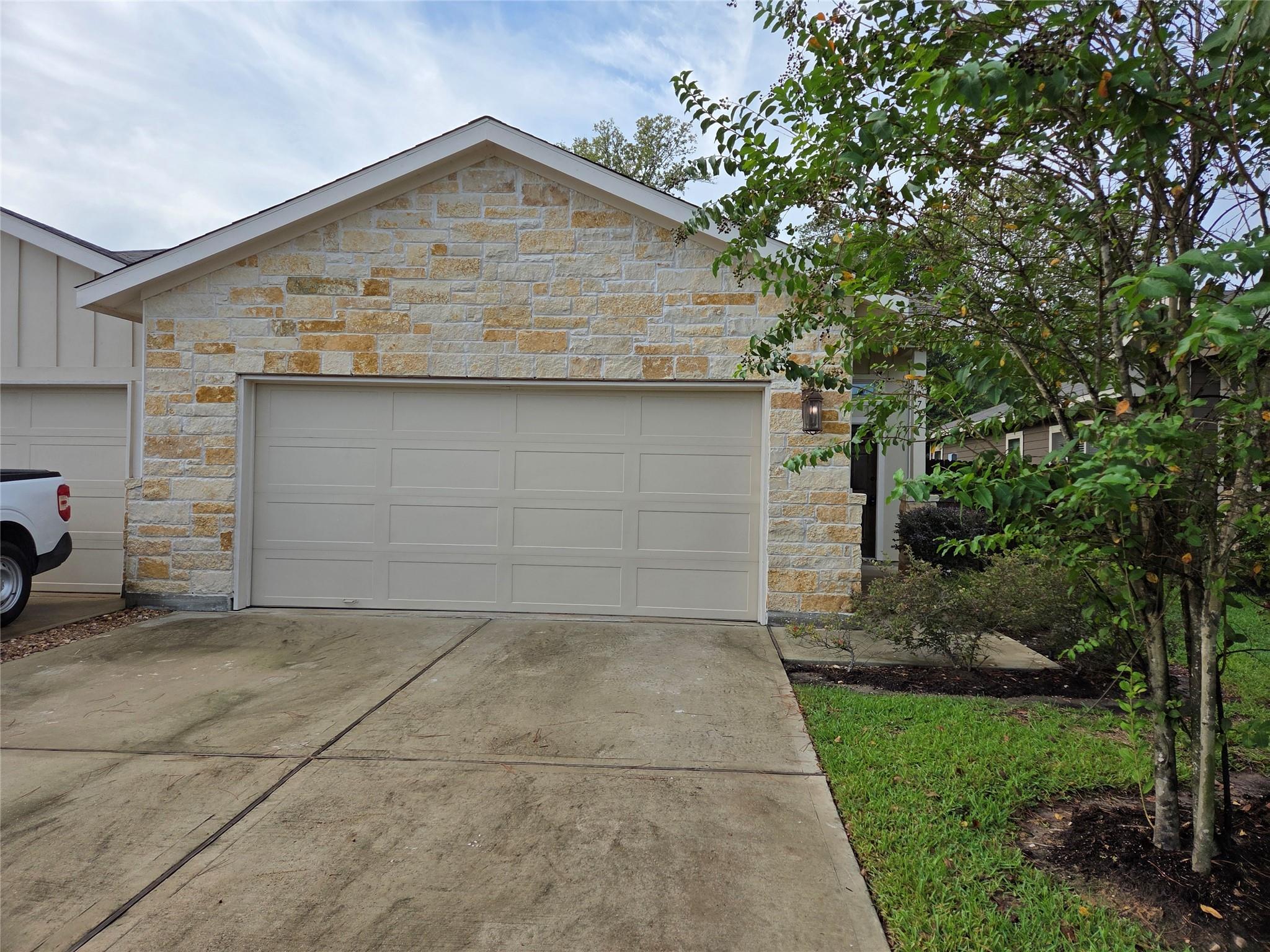 9737 Grosbeak Lane — photo