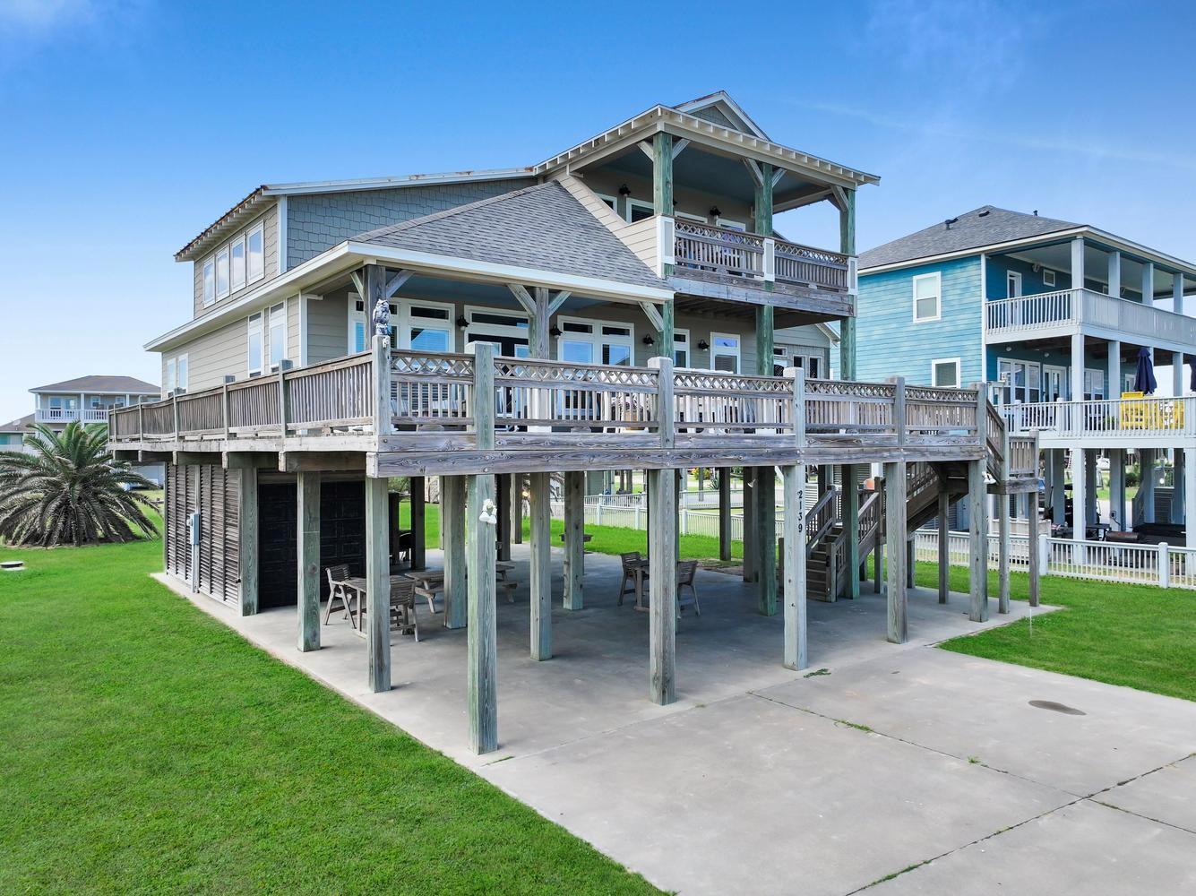 2139 Gulf, Crystal Beach, TX 77650 — photo 2