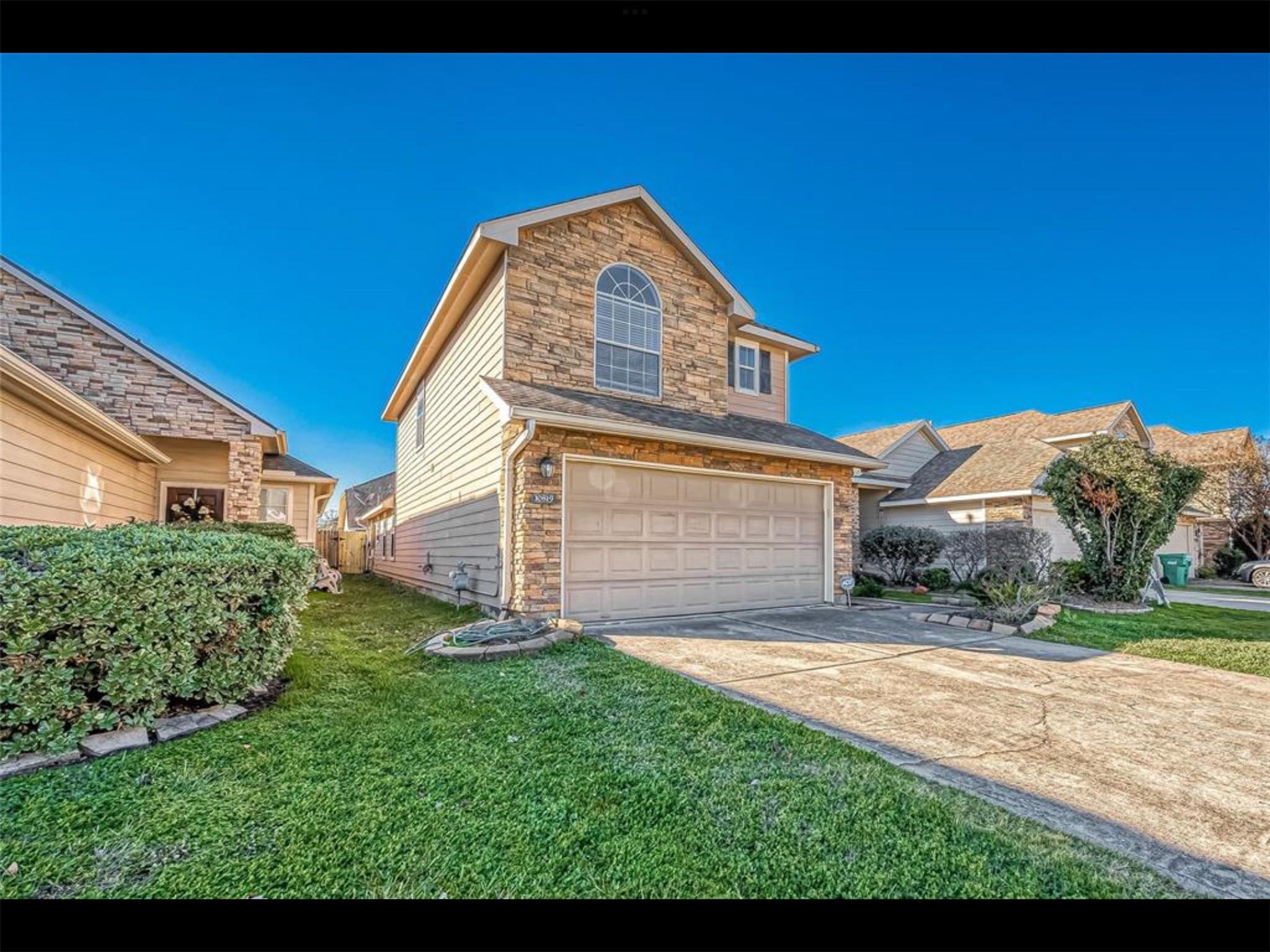 10819 Waterfern Court — photo