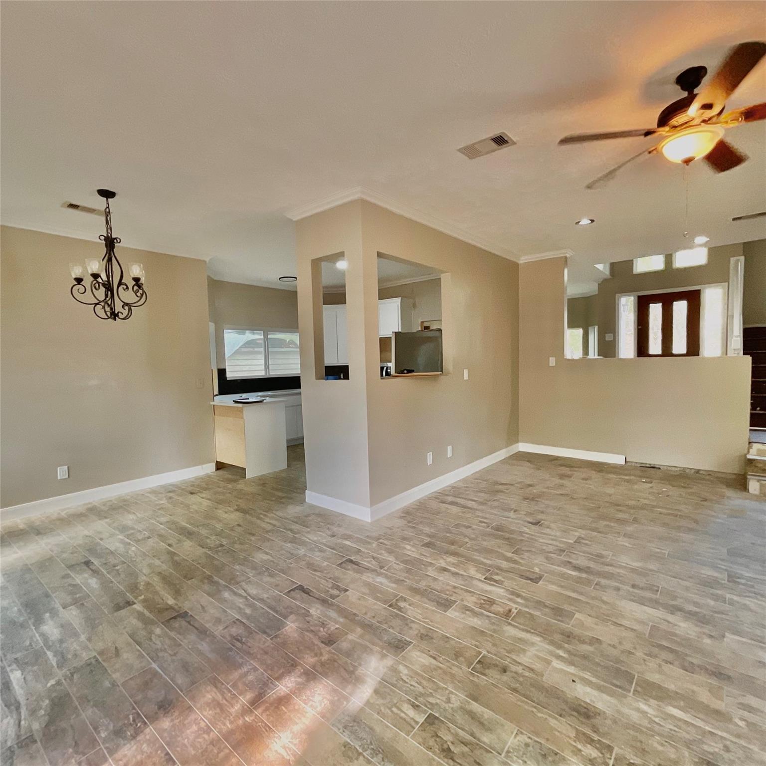 122 April Wind Drive E, Conroe, TX 77356 — photo 2