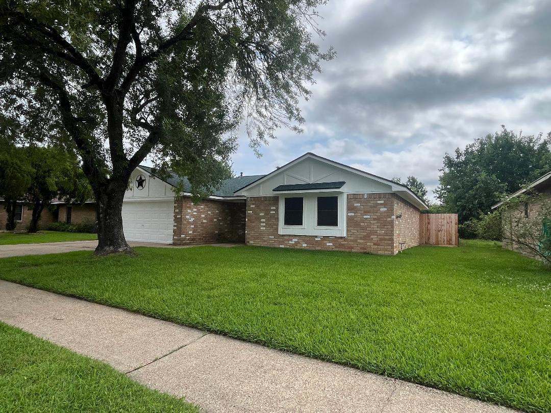5111 Maple Drive — photo