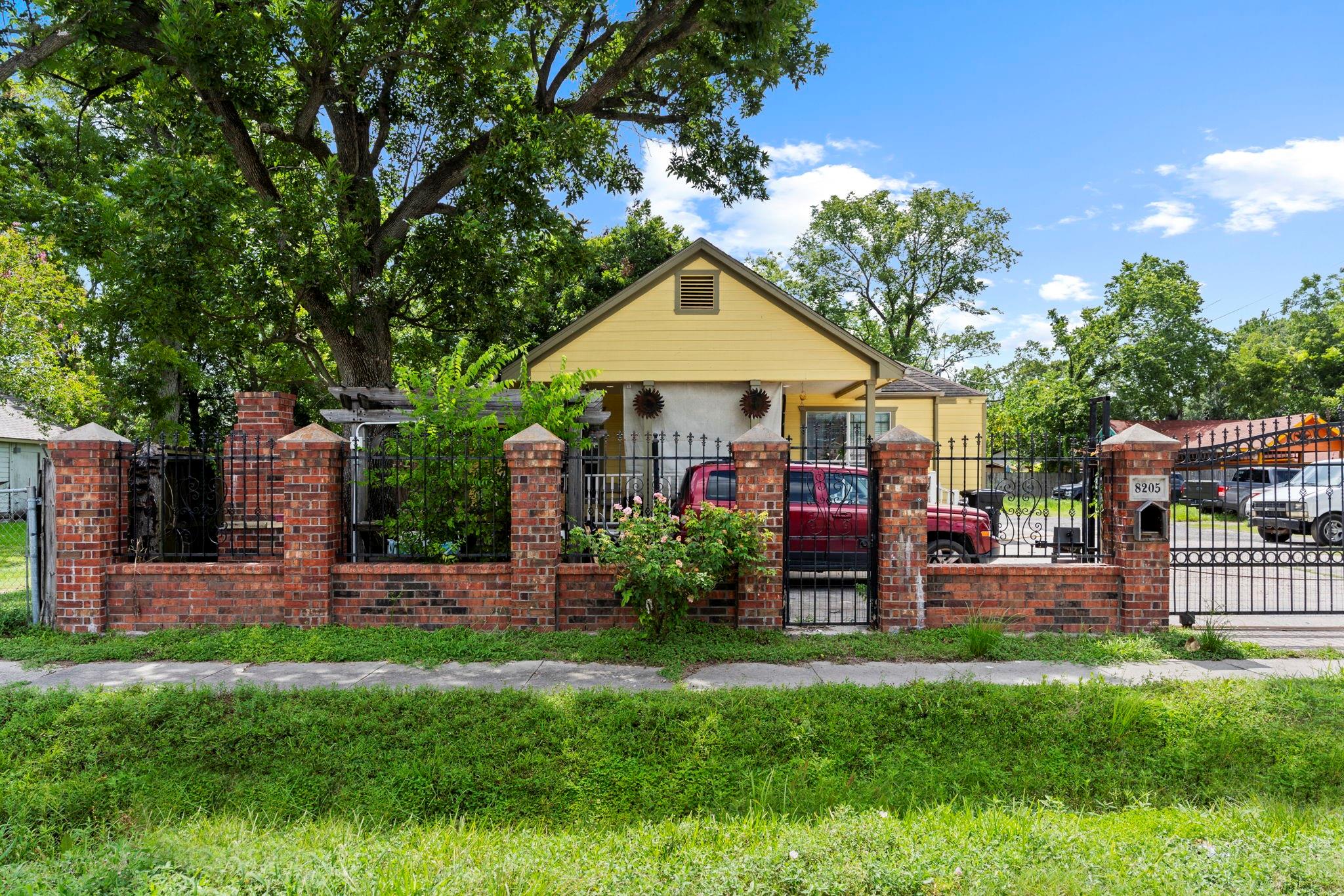 8205 Appleton — photo