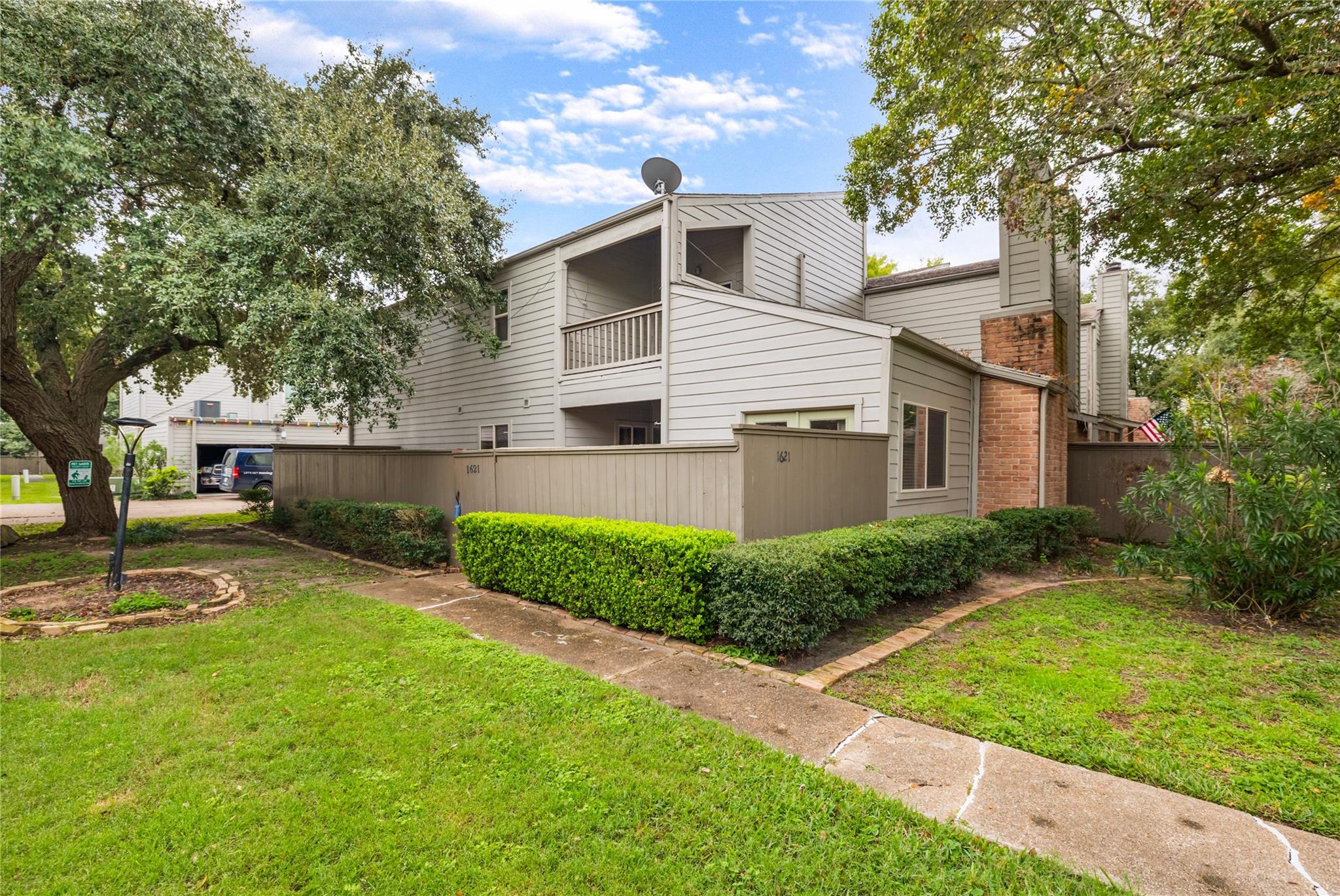 1621 Prairie Mark Lane — photo