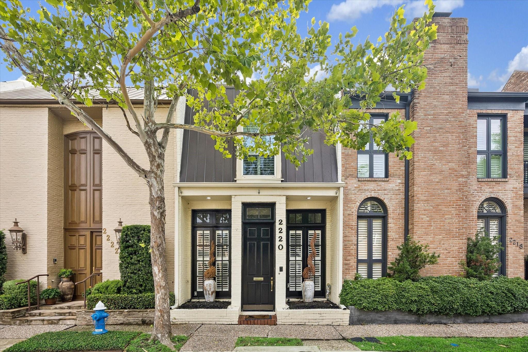 2220 Fulham Court — photo
