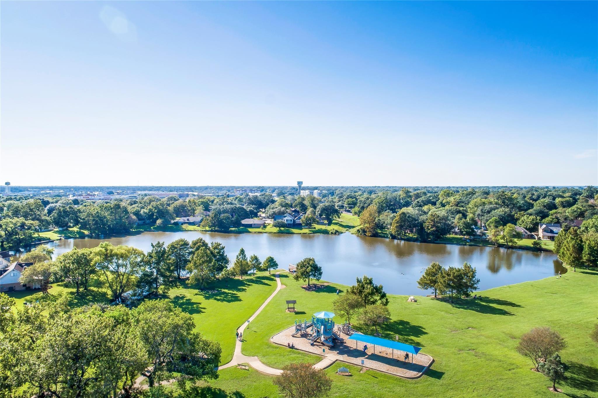 215 Bennett Loop, Angleton, TX 77515 — photo 2