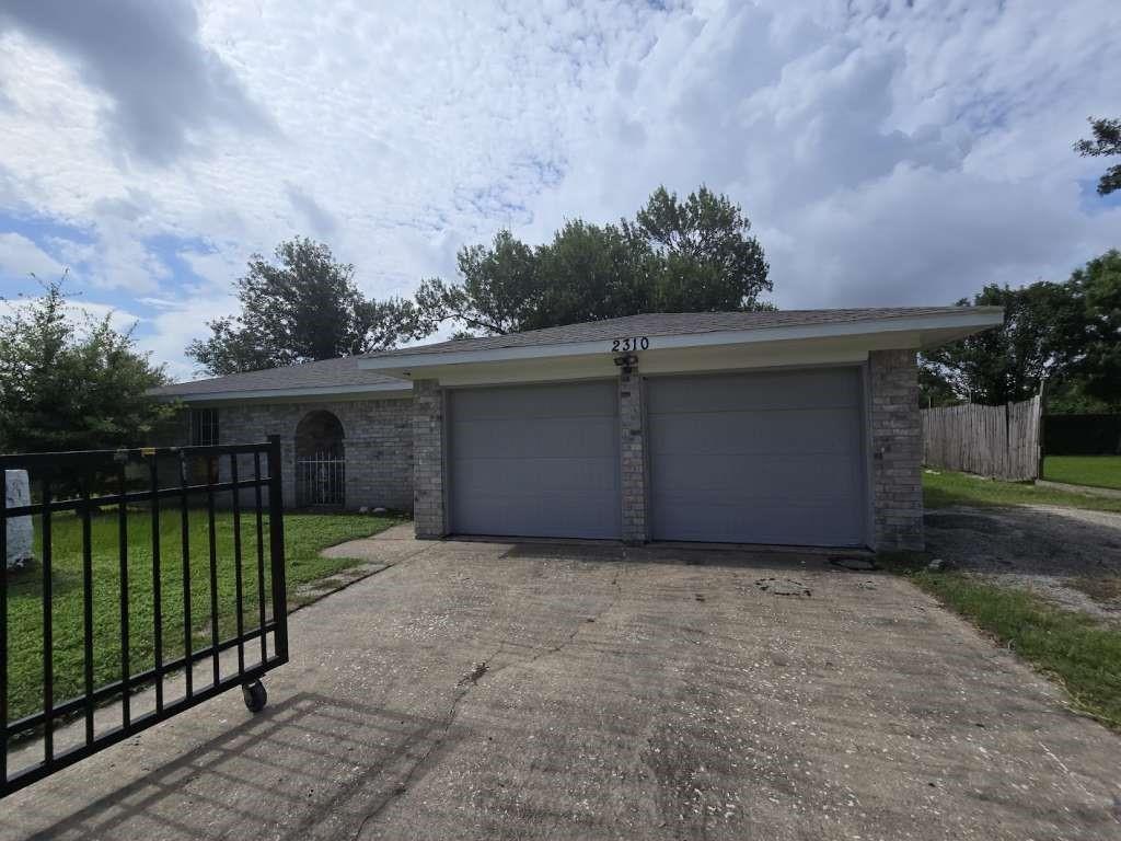 2310 Heather Street — photo
