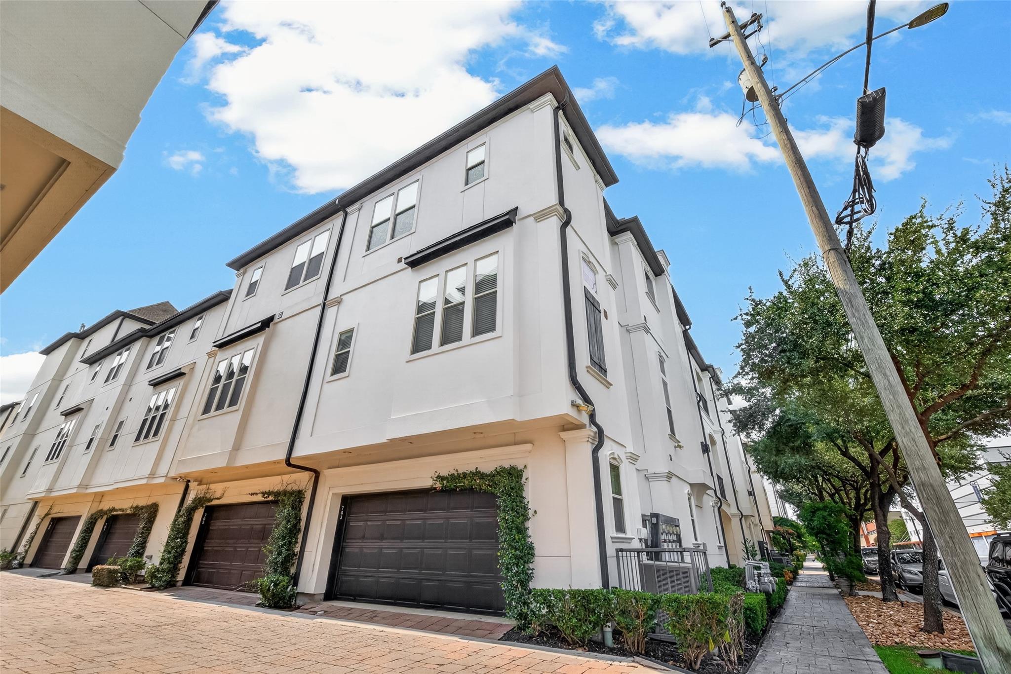 703 Live Oak Street — photo