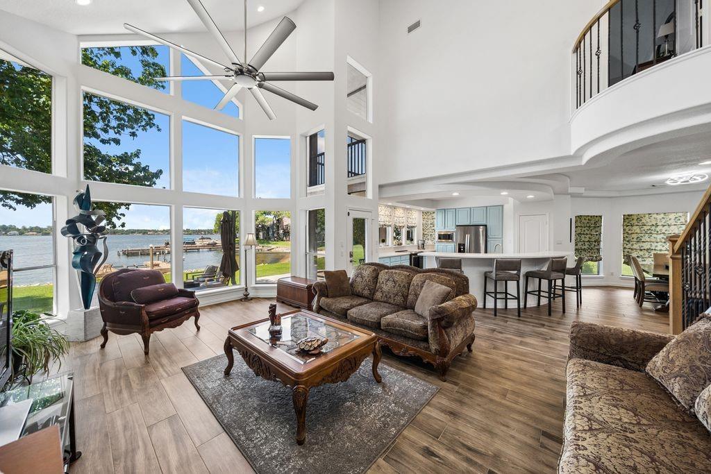 1607 Schooner Point — photo