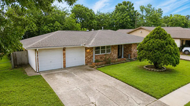 1313 Plymouth Street — photo