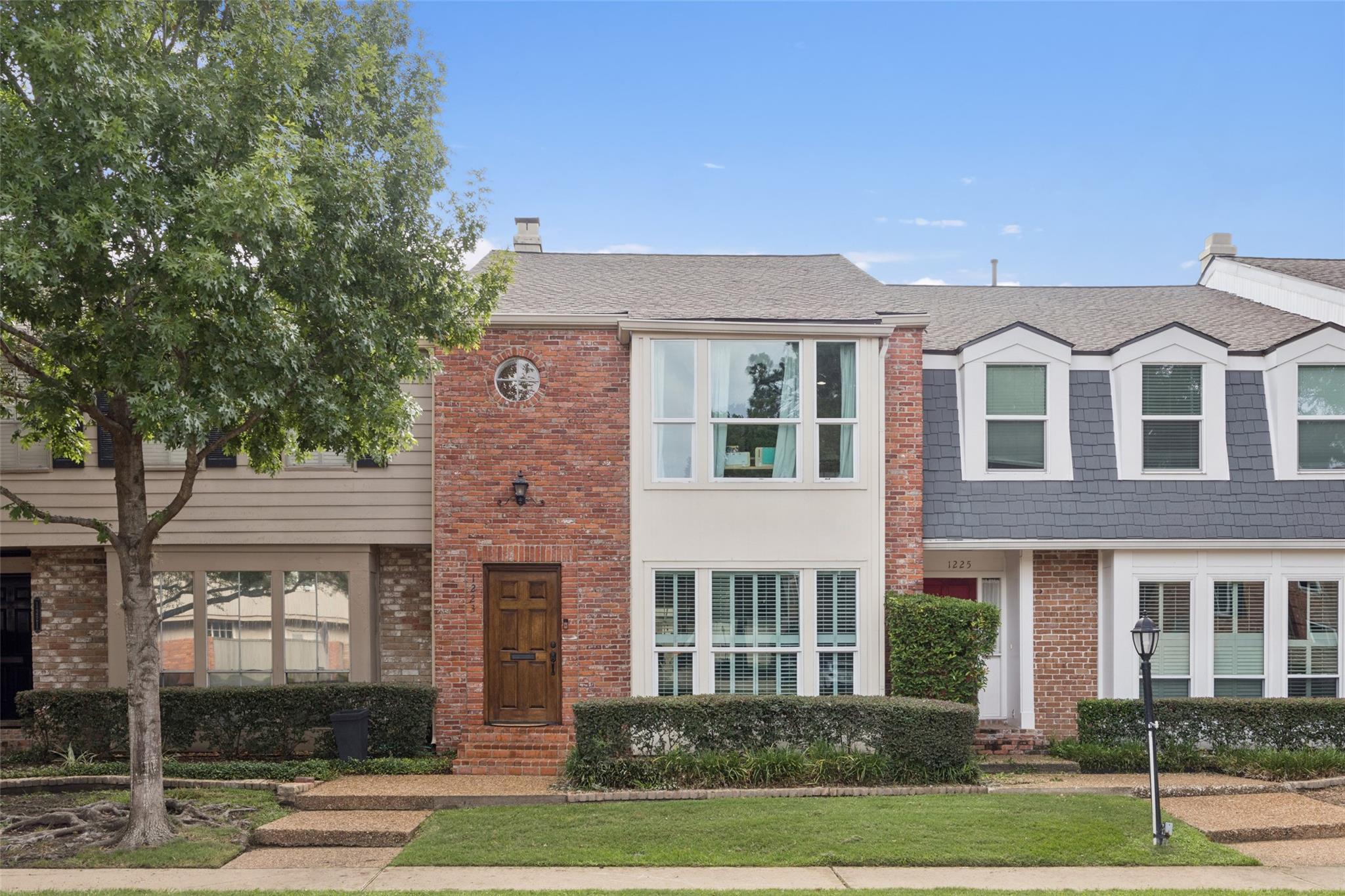 1223 Fountain View Drive #124 — photo
