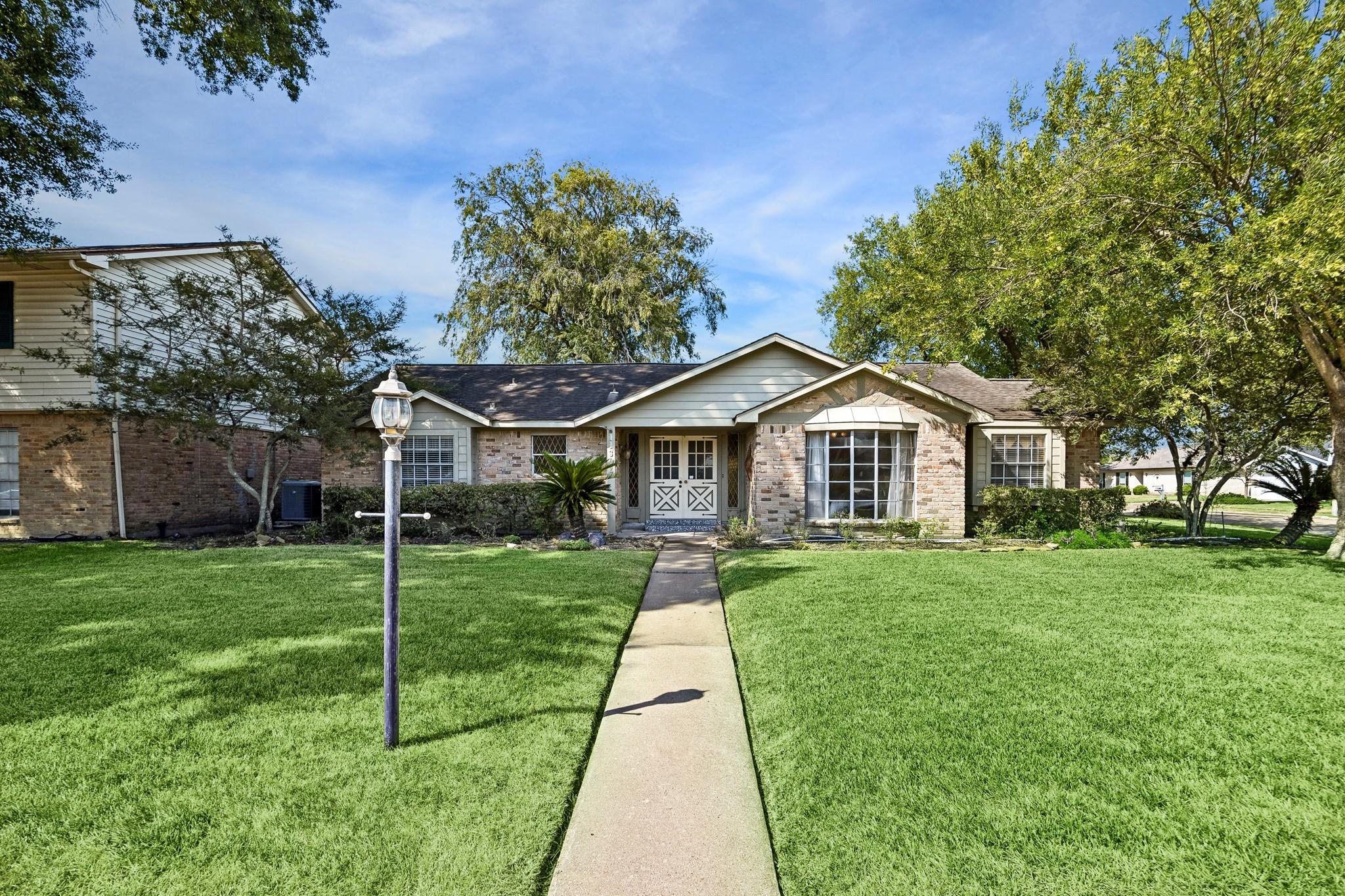 11302 Brighton Lane — photo