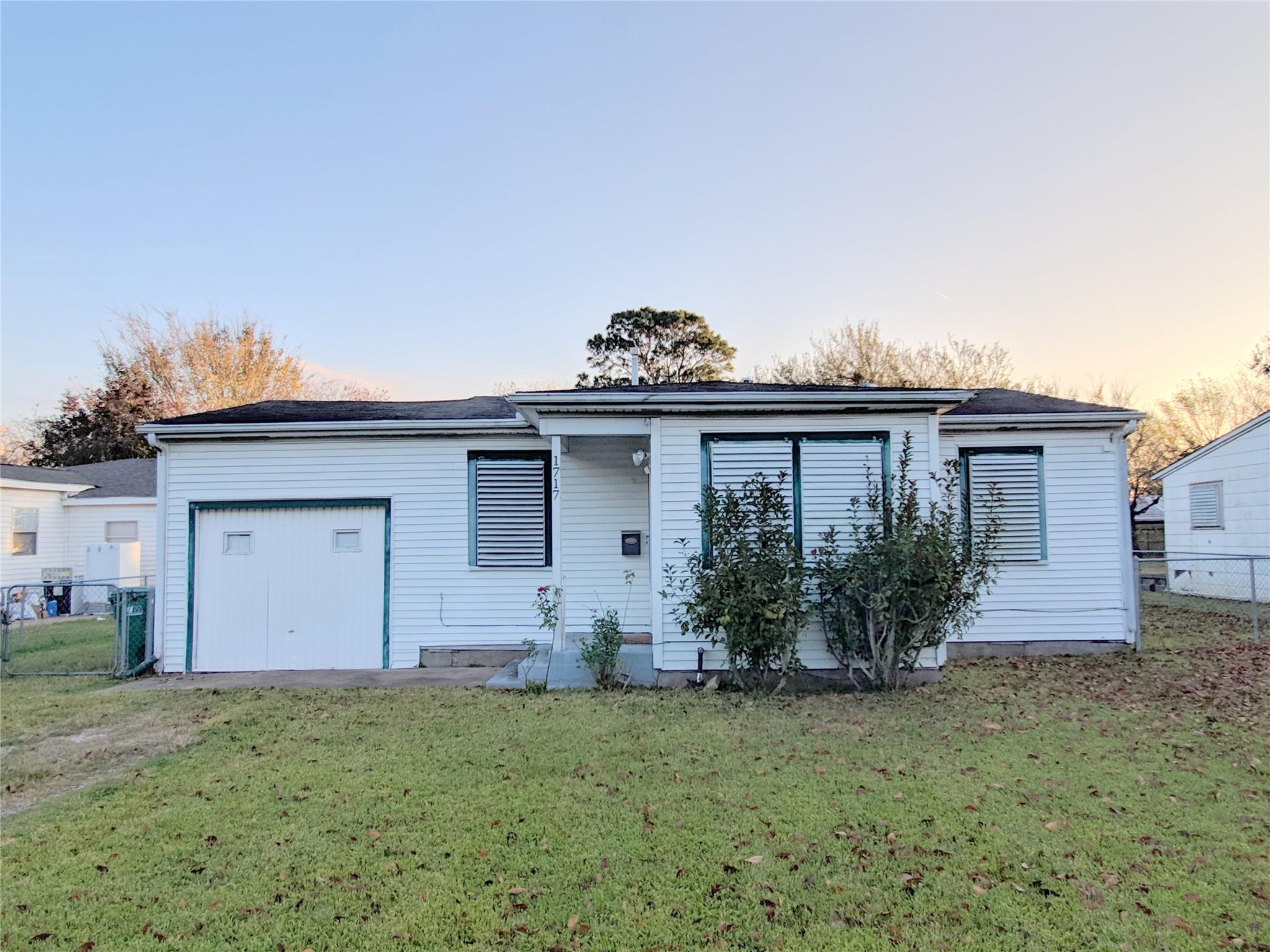 1717 Hawthorne Street — photo