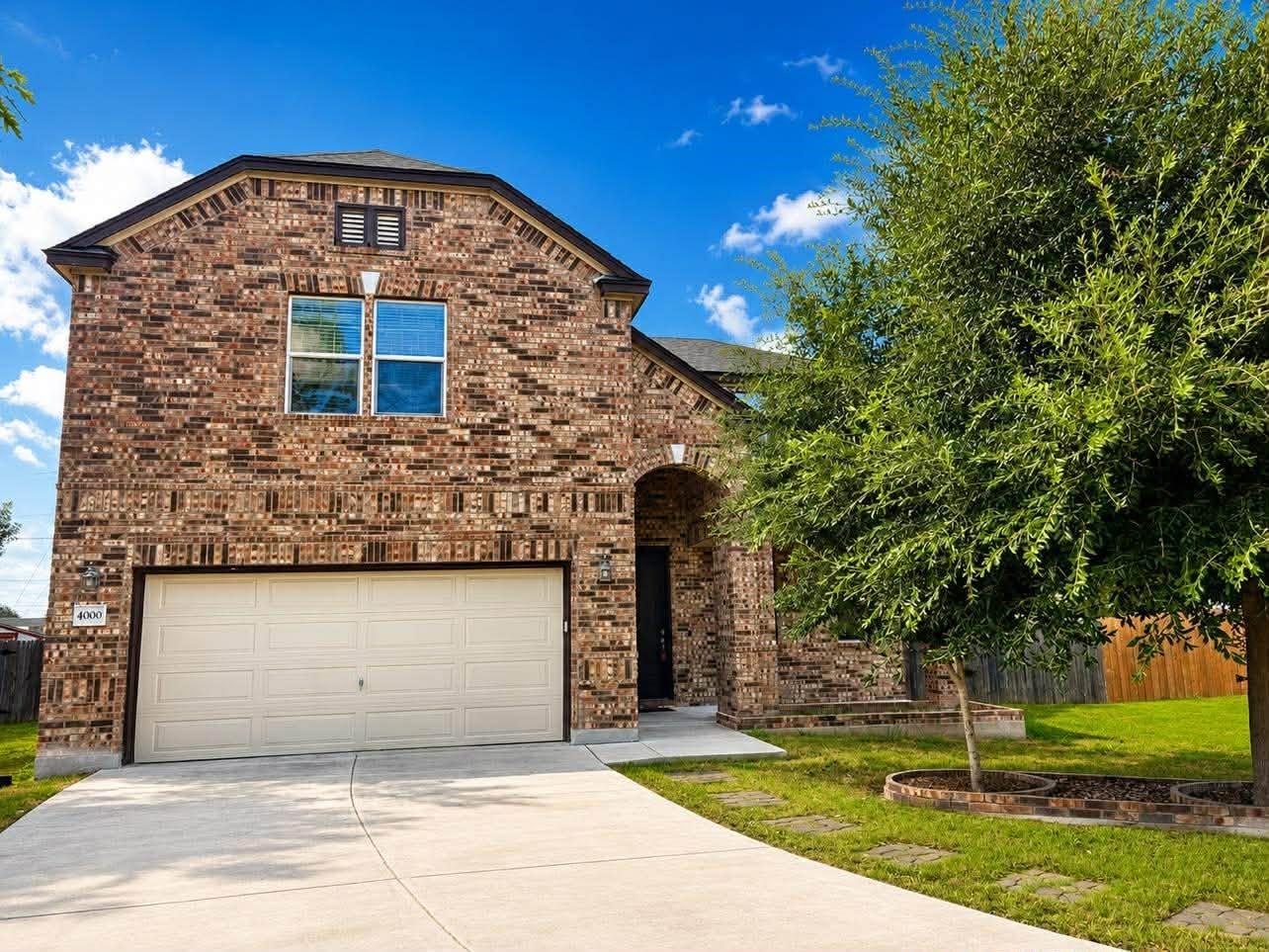 4000 Kings Canyon Drive — photo