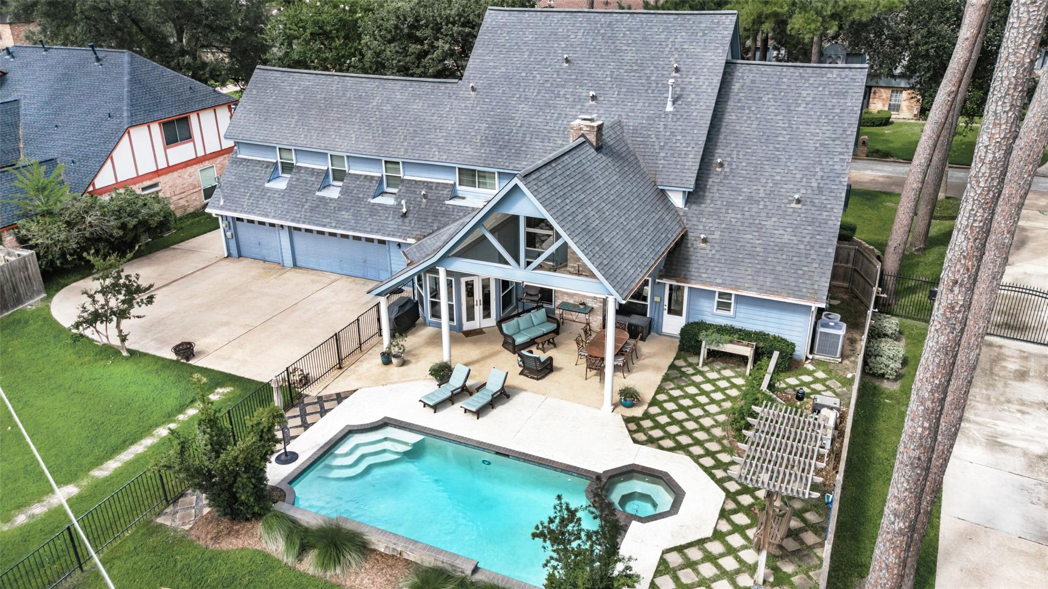 8018 Northbridge Drive — photo