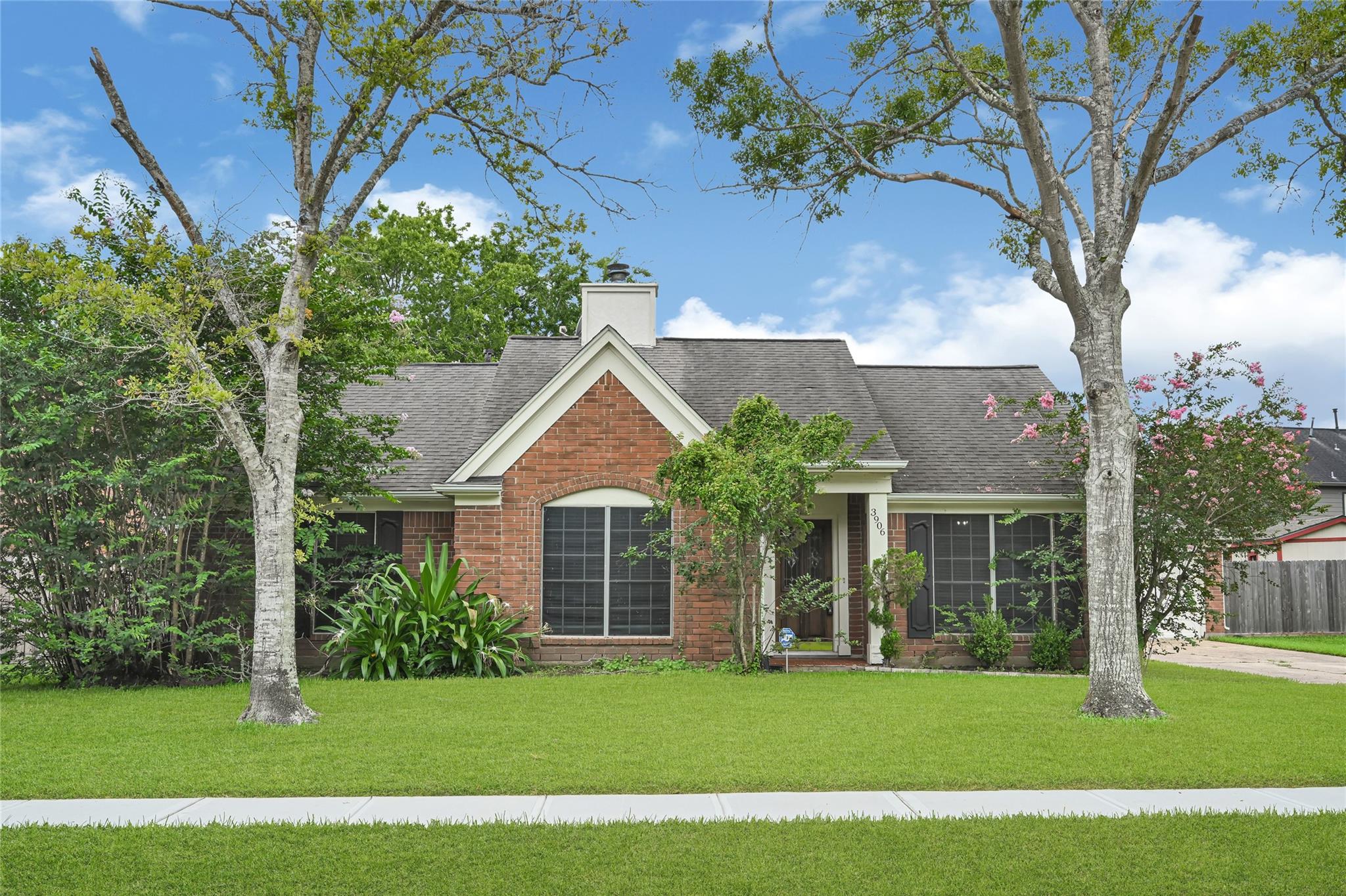 3906 Greenwood Drive — photo