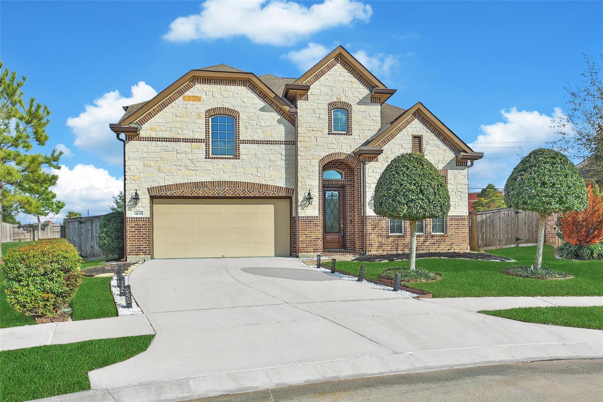 11030 Sarah Bluff Lane — photo