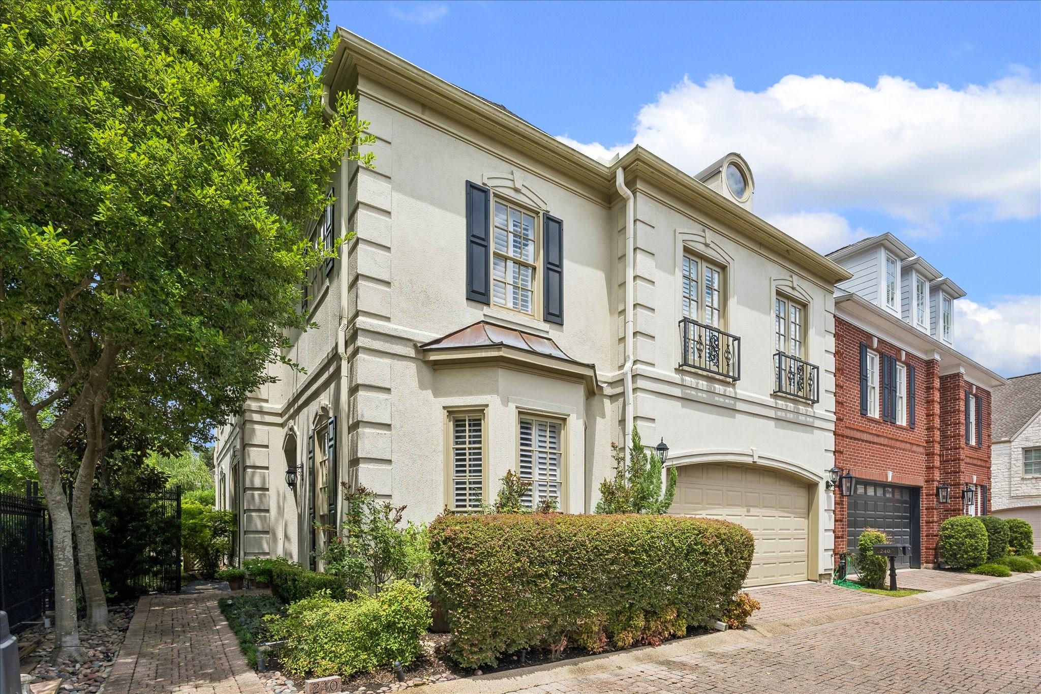 240 S Post Oak Lane — photo
