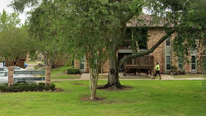 1741 E Henderson, Angleton, TX 77515 — photo 2