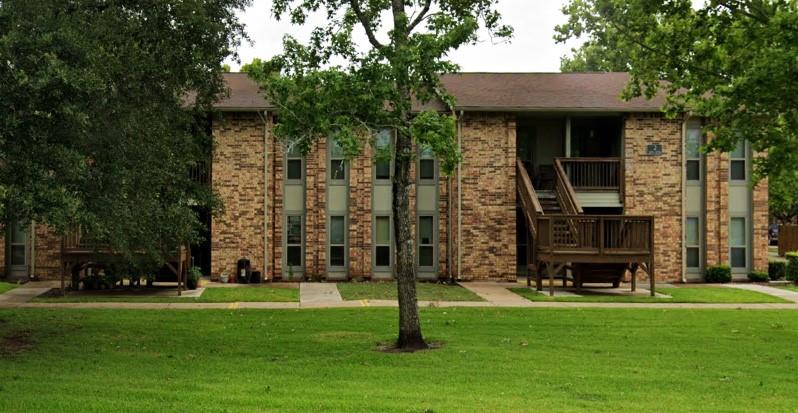 1741 E Henderson, Angleton, TX 77515 — photo 3