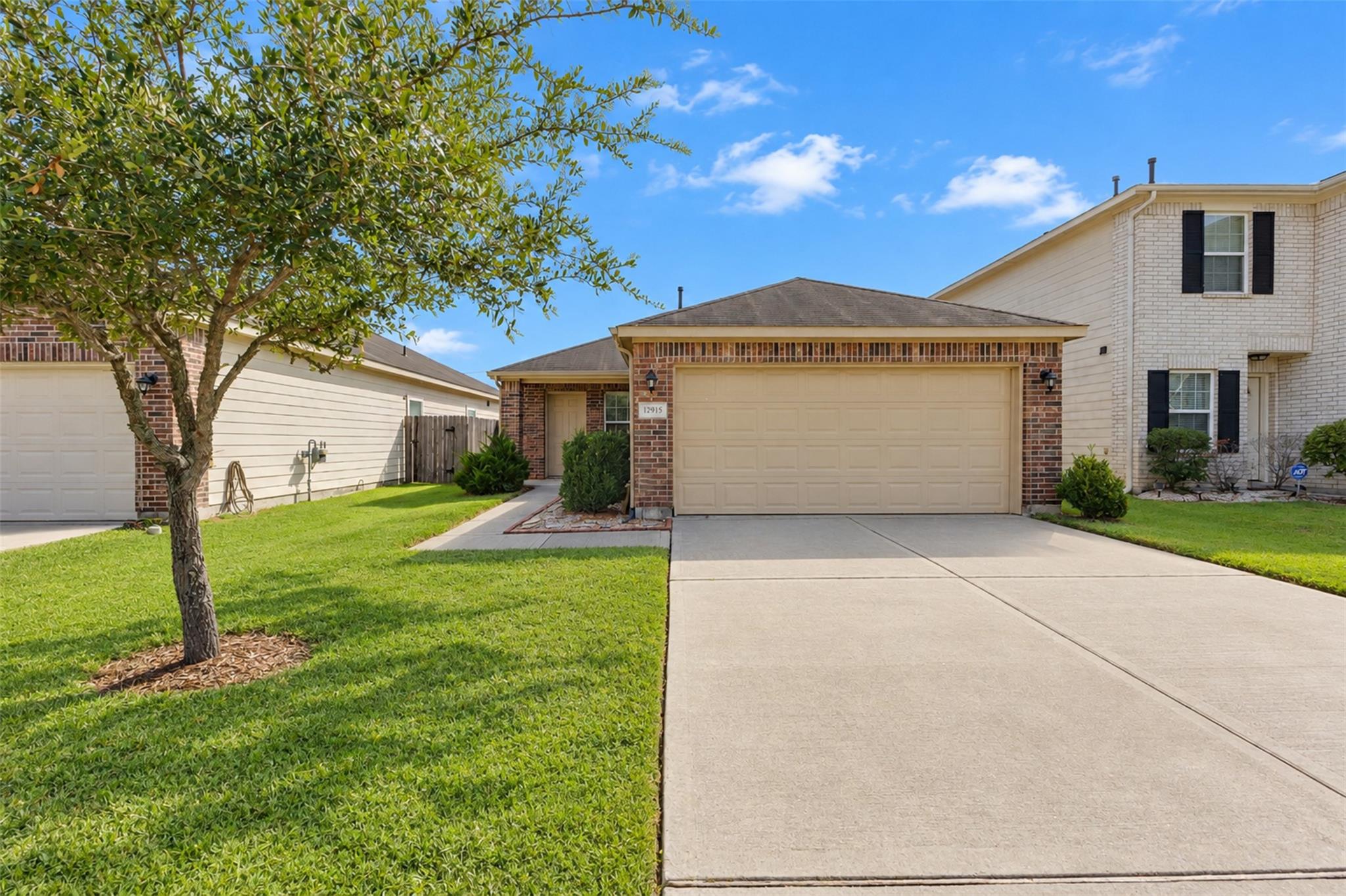 12915 Almeda Crossing Court — photo