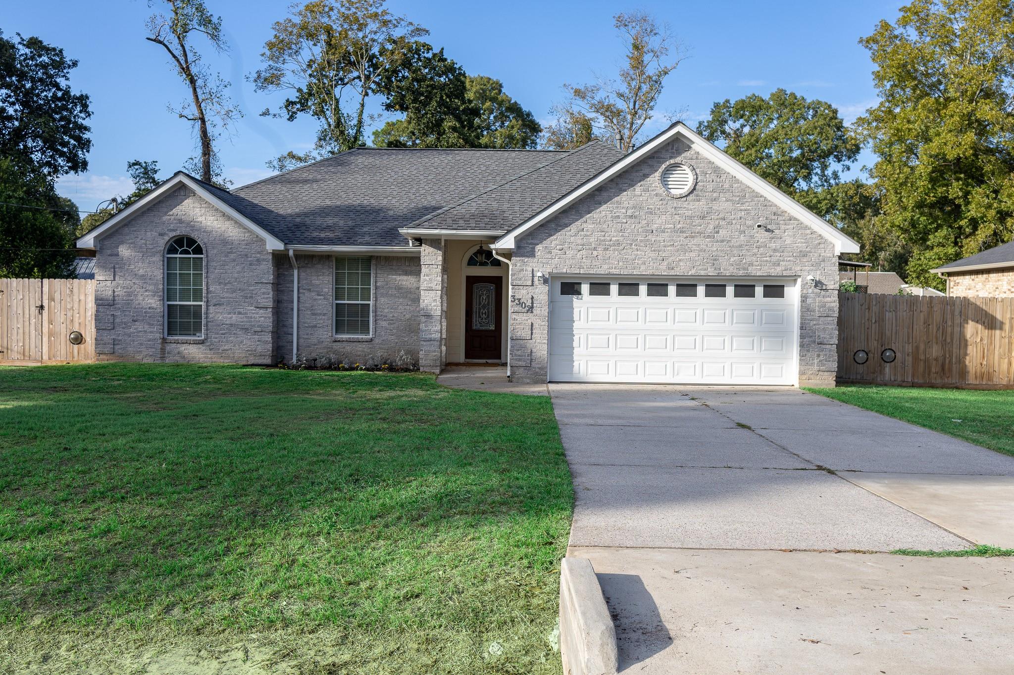 3302 Royal Oaks Drive — photo