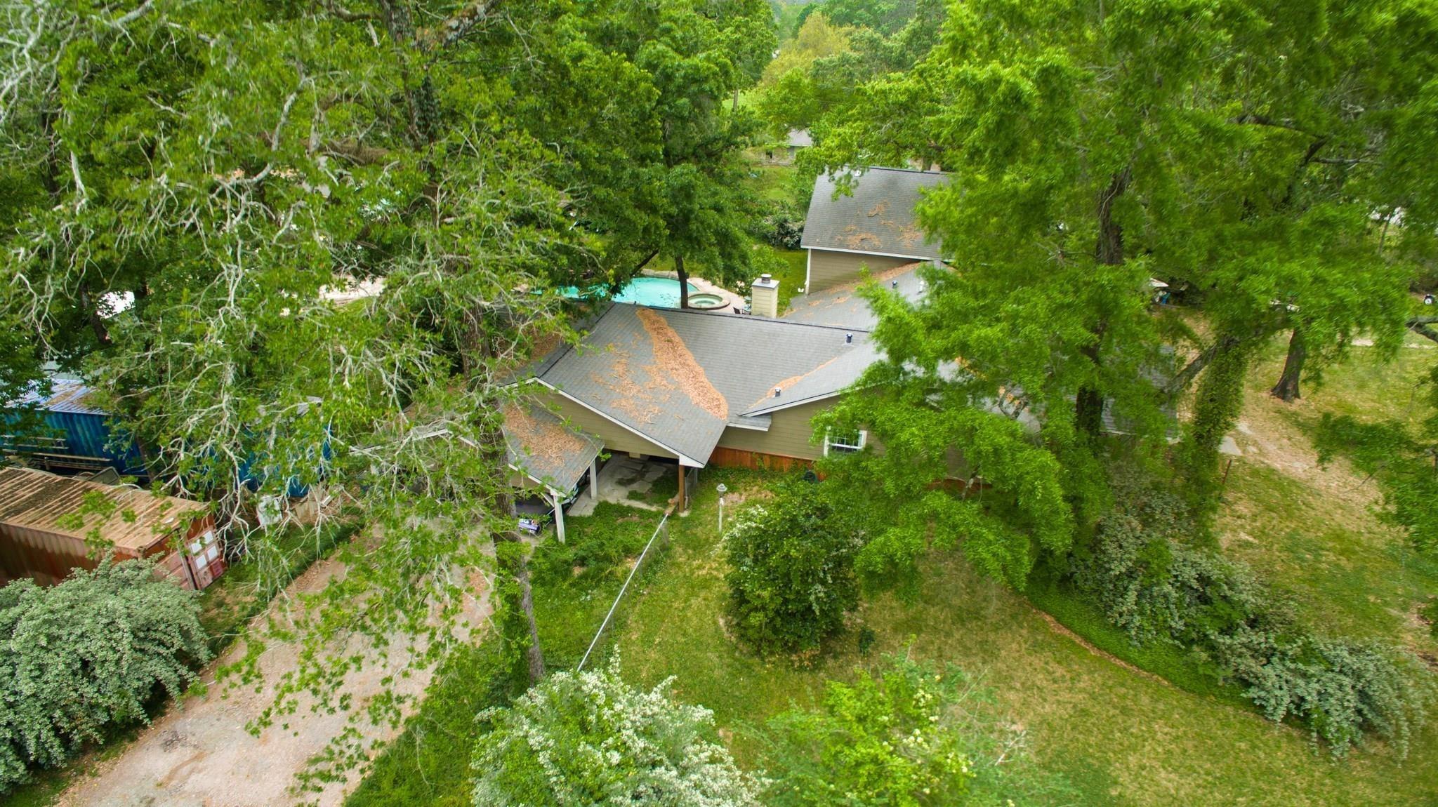 1802 Pinewoods Way — photo