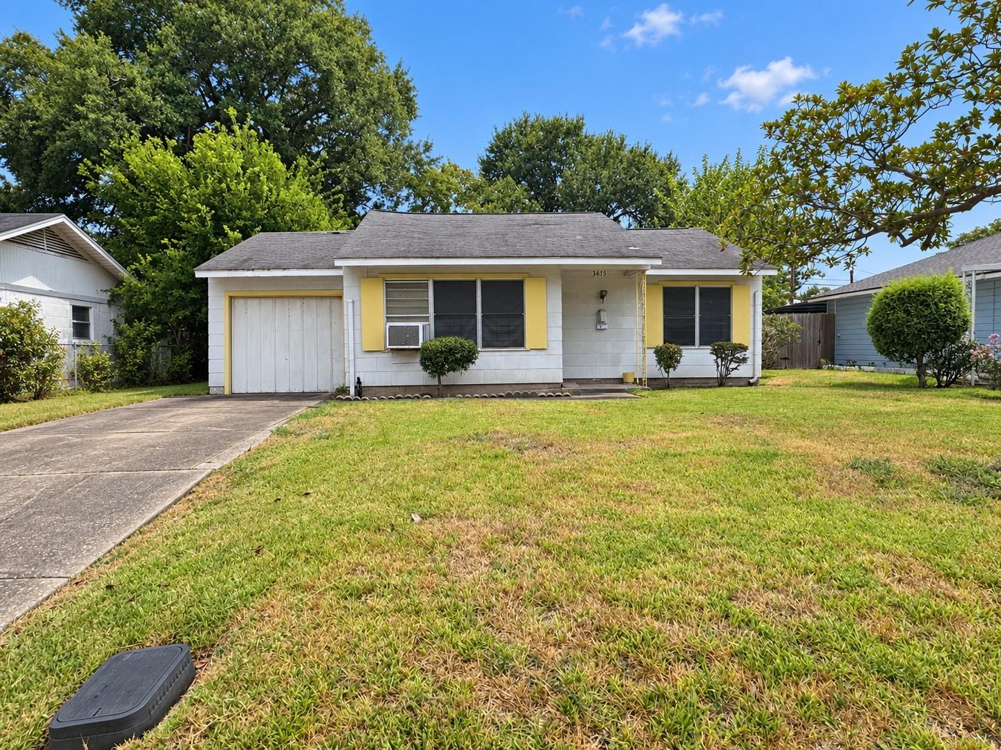 3615 Alsace Street — photo