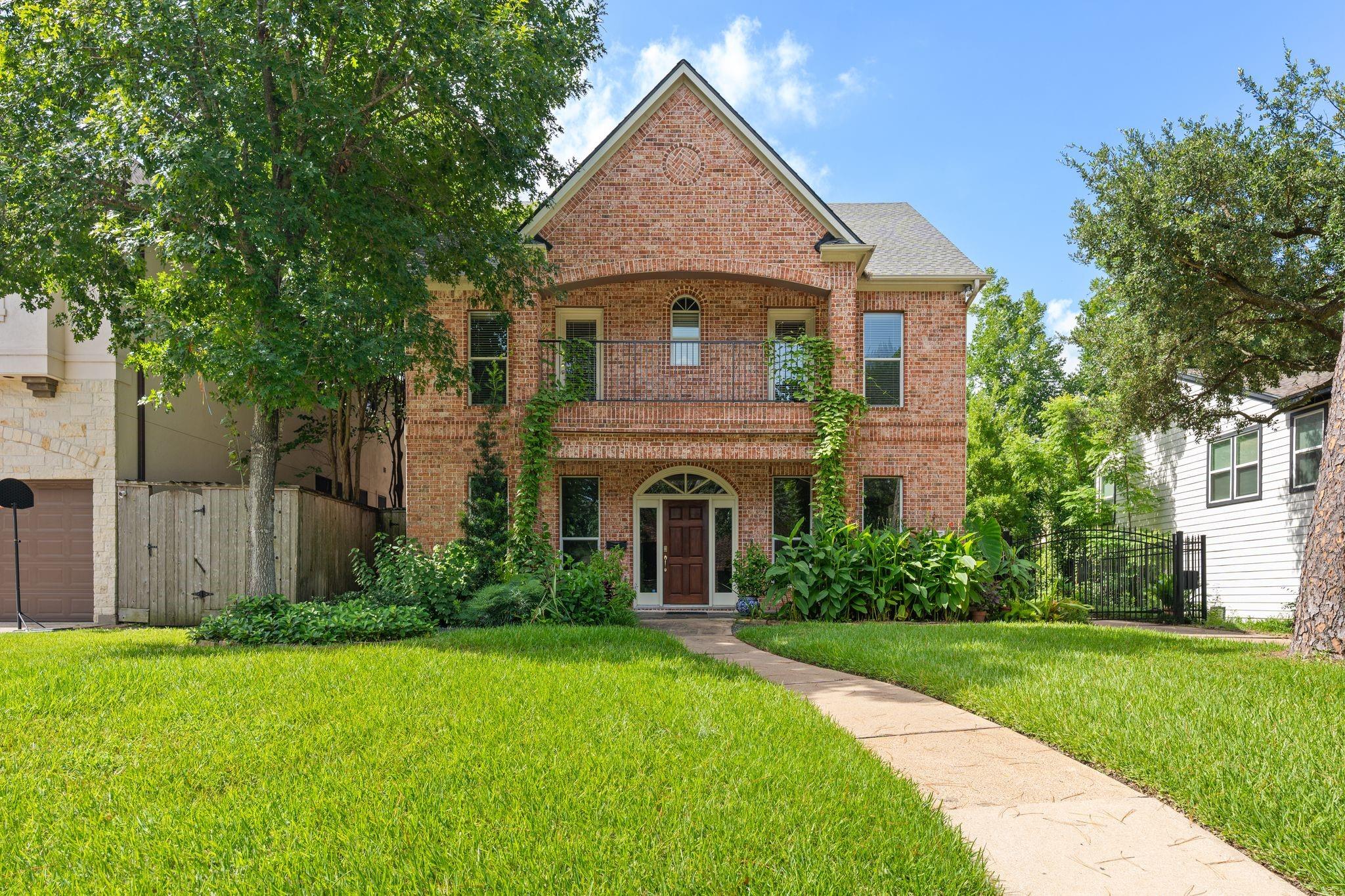 3827 Durness Way — photo