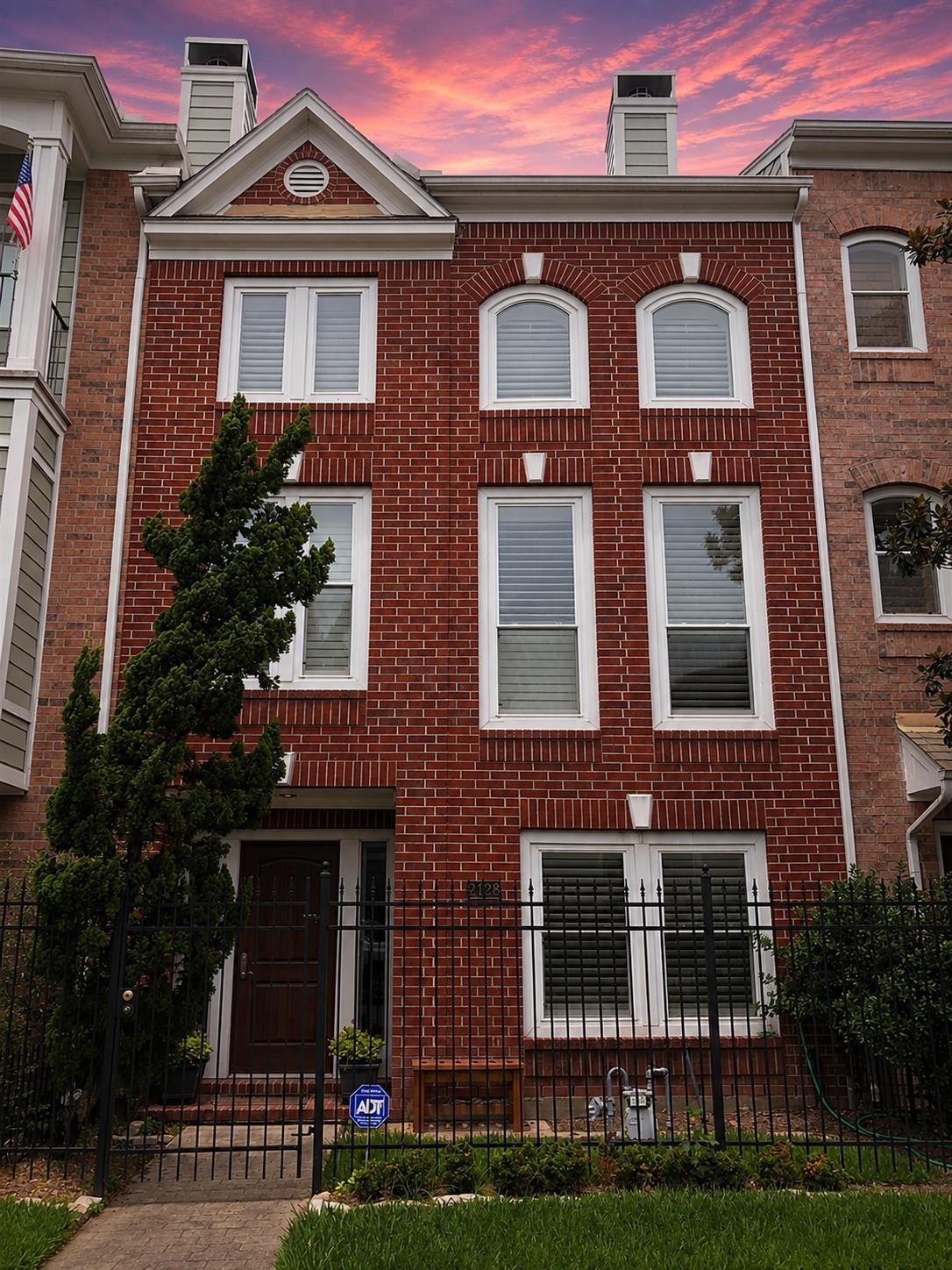2128 Gillette Street — photo