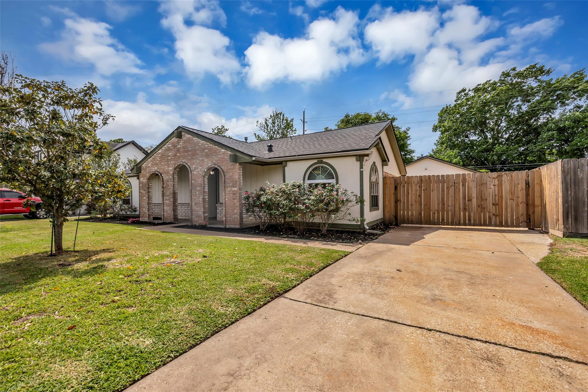 21807 Meadowhill Drive — photo
