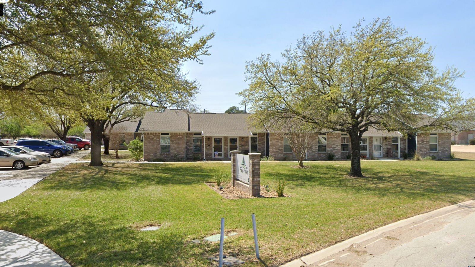 112 Dixon Drive, Devine, TX 78016 — photo 3