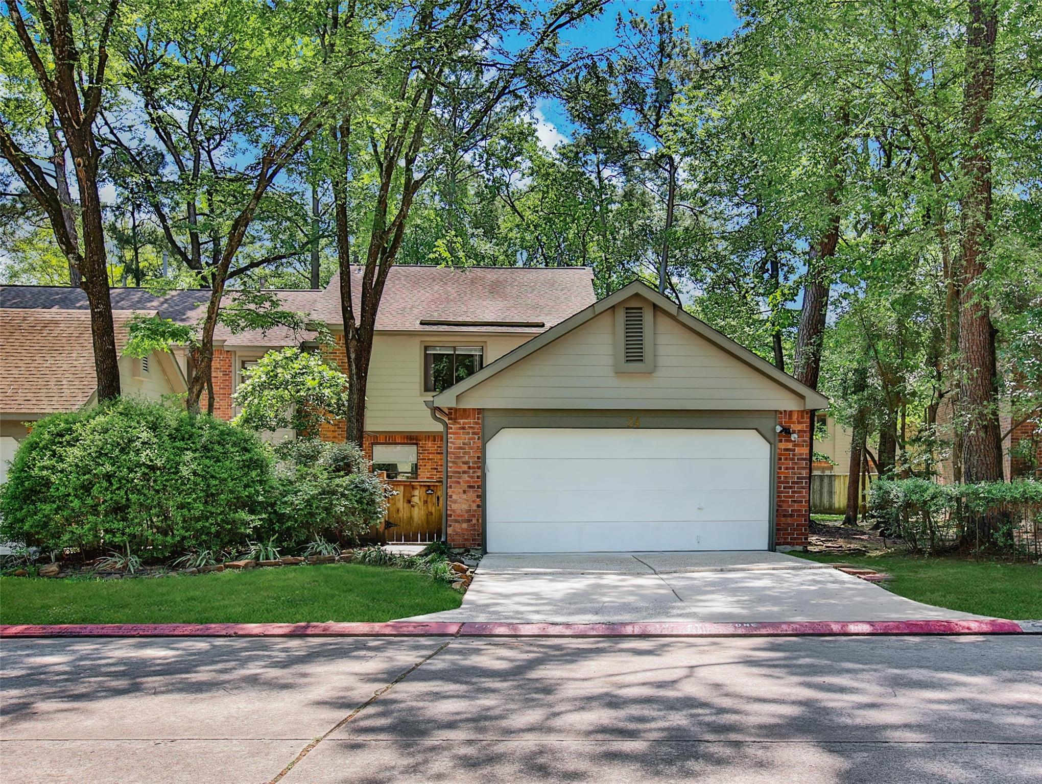 24 W Willowwood Court — photo