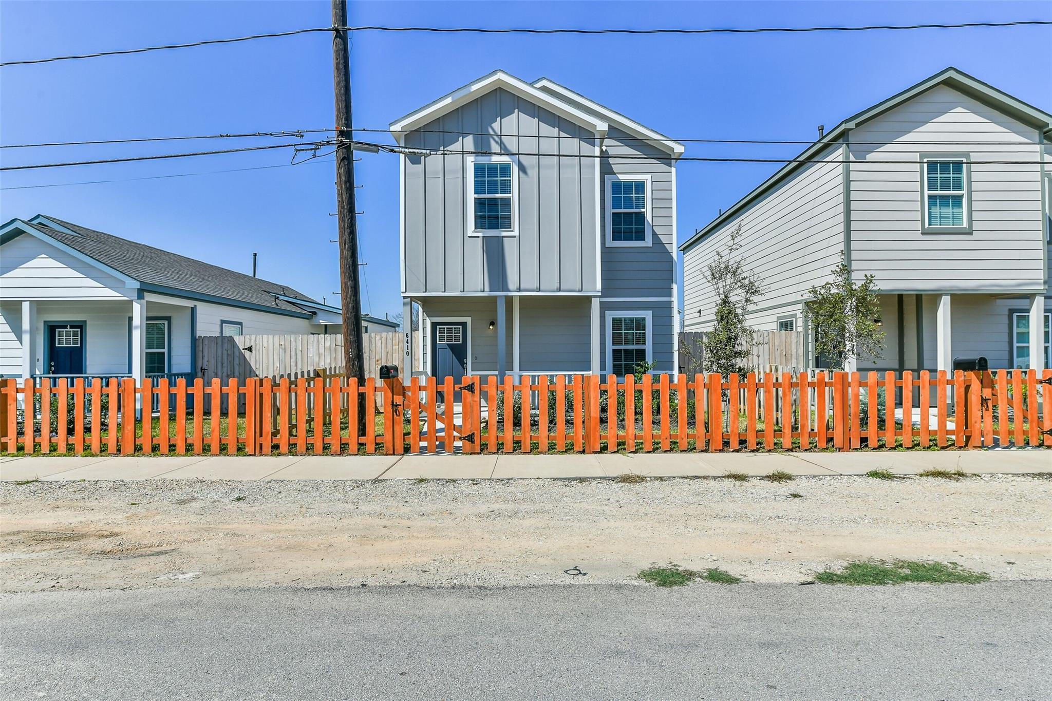 6410 Calhoun Road — photo