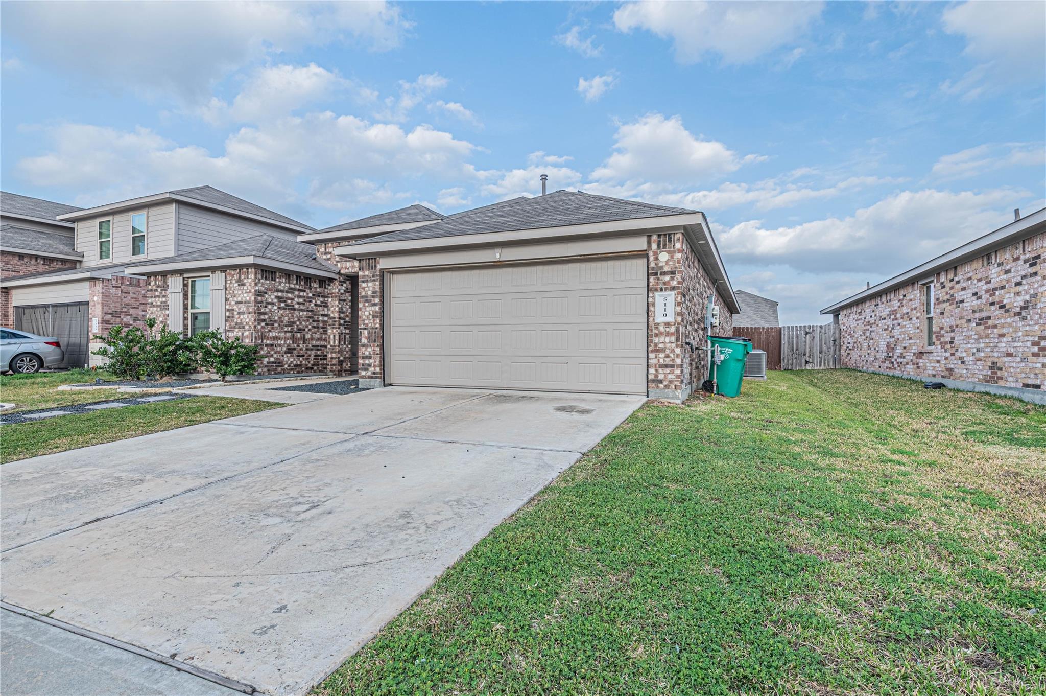 5110 Hedgerose Lane — photo