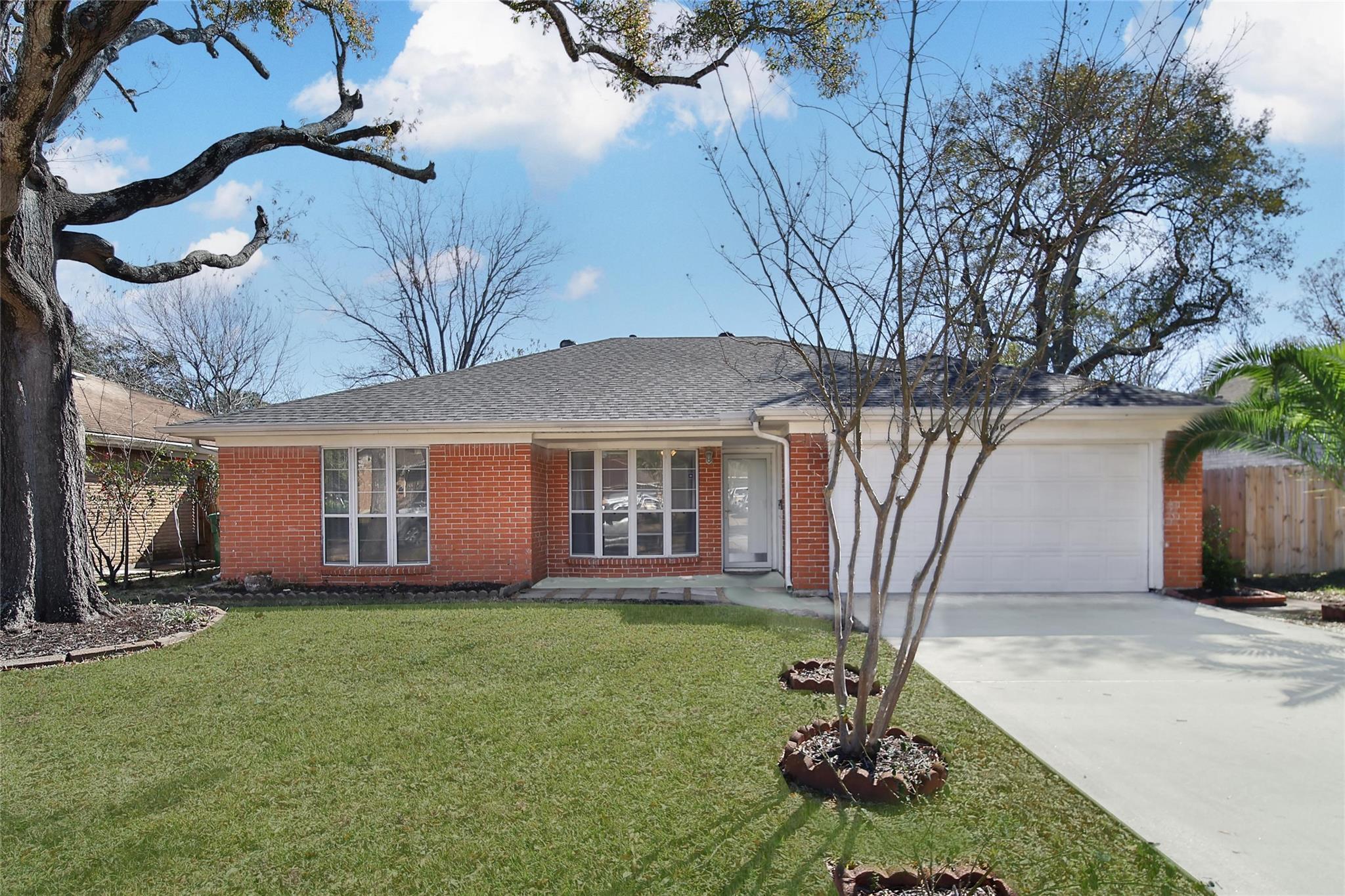 990 Redway Lane — photo