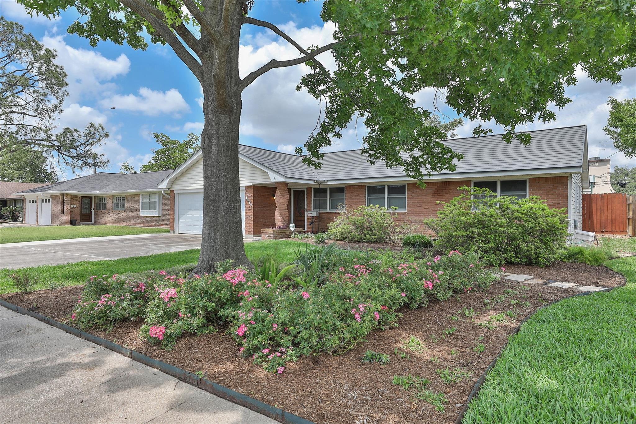 2427 Willowby Drive — photo
