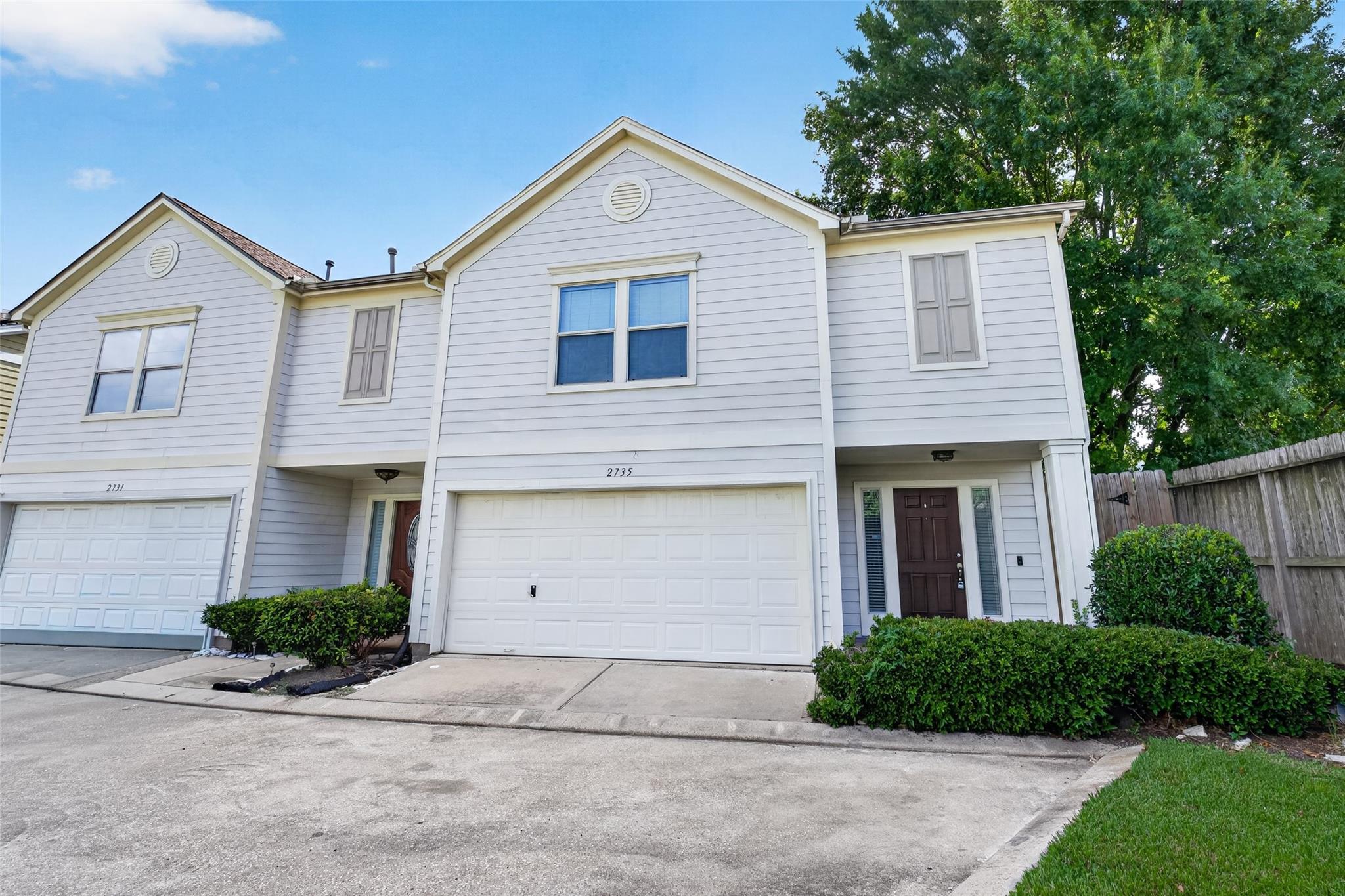 2735 Woodridge Manor Drive — photo