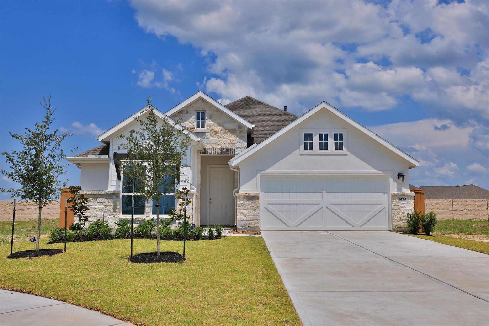 1090 Oakhurst Drive — photo
