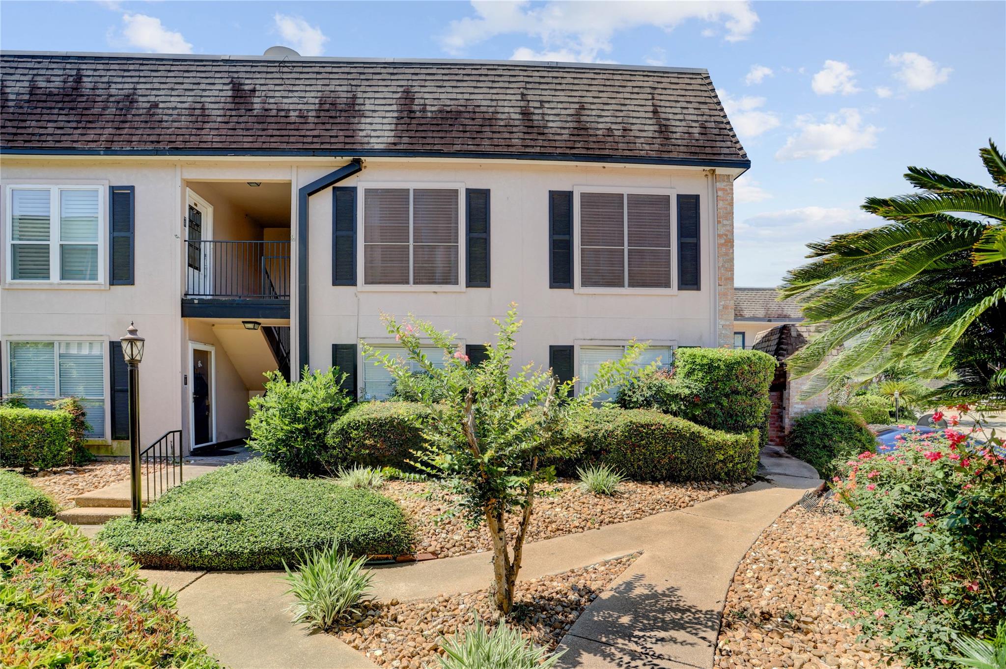 1807 Stoney Brook Drive #204 — photo