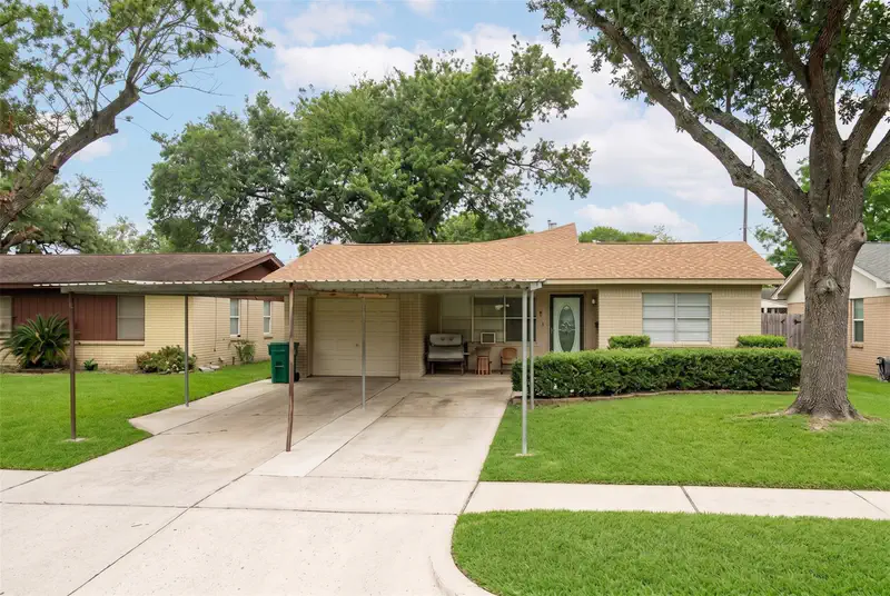 3311 Longwood Drive — photo