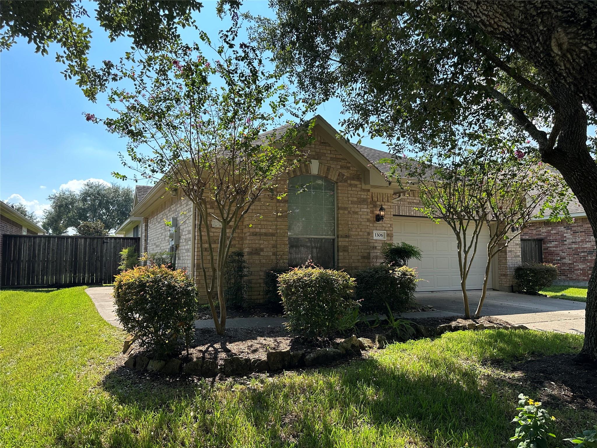 1306 Modena Drive — photo